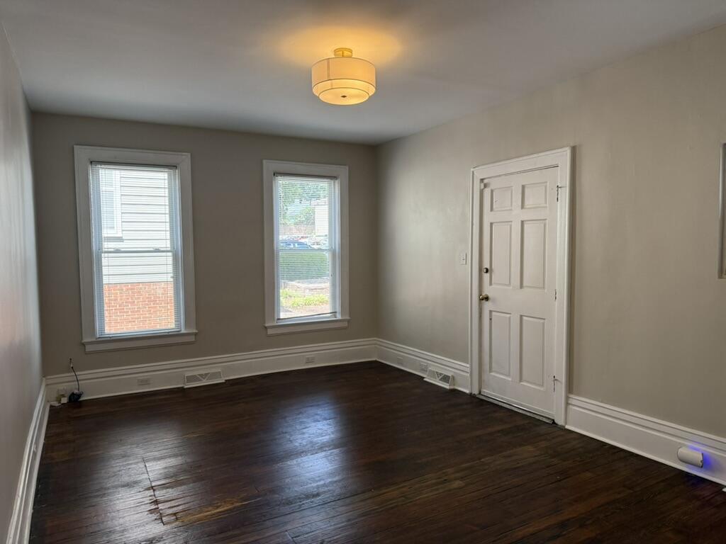 117 W 2nd Street Property Photo 8