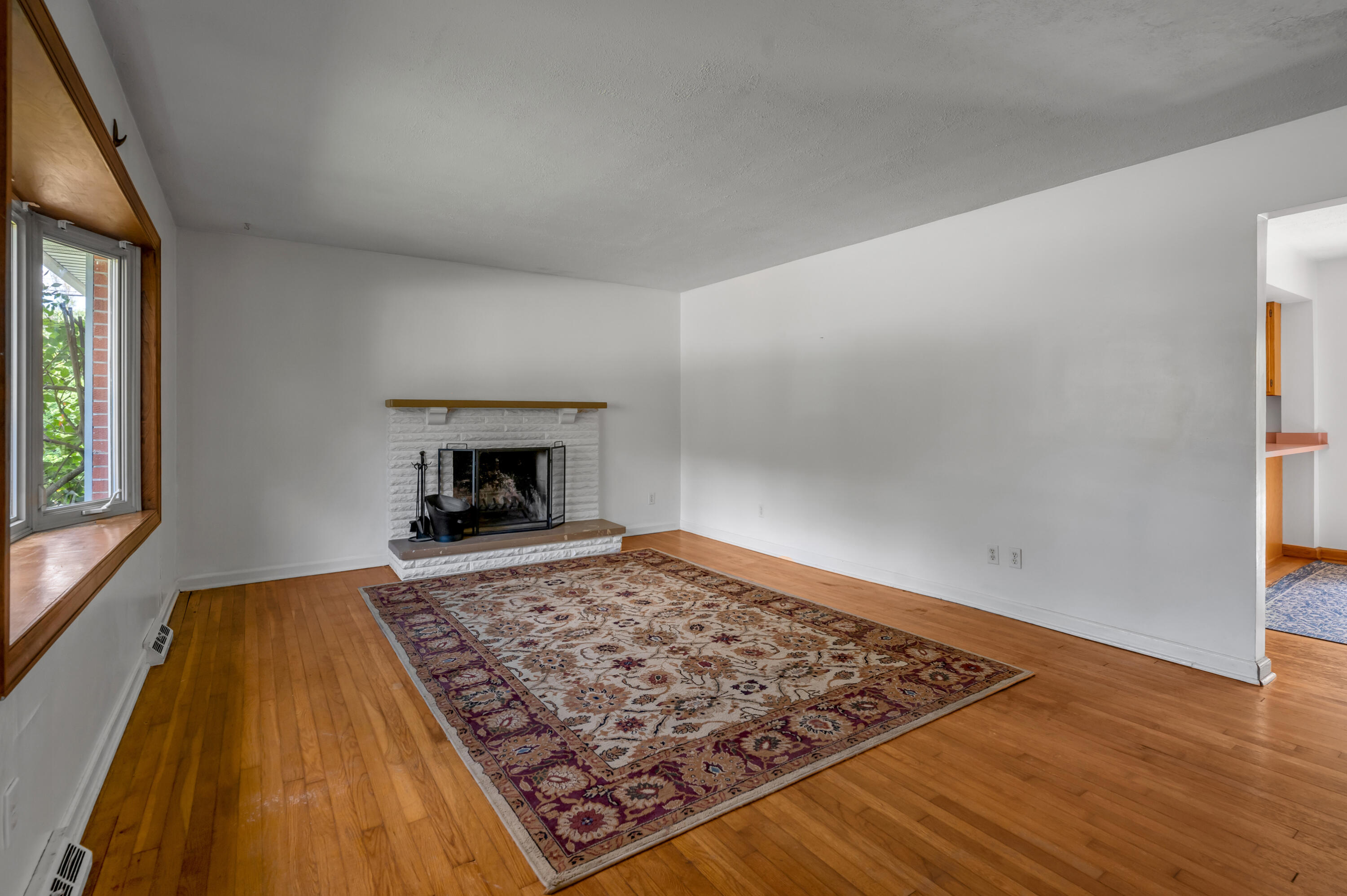 213 Eastway Drive Property Photo 3