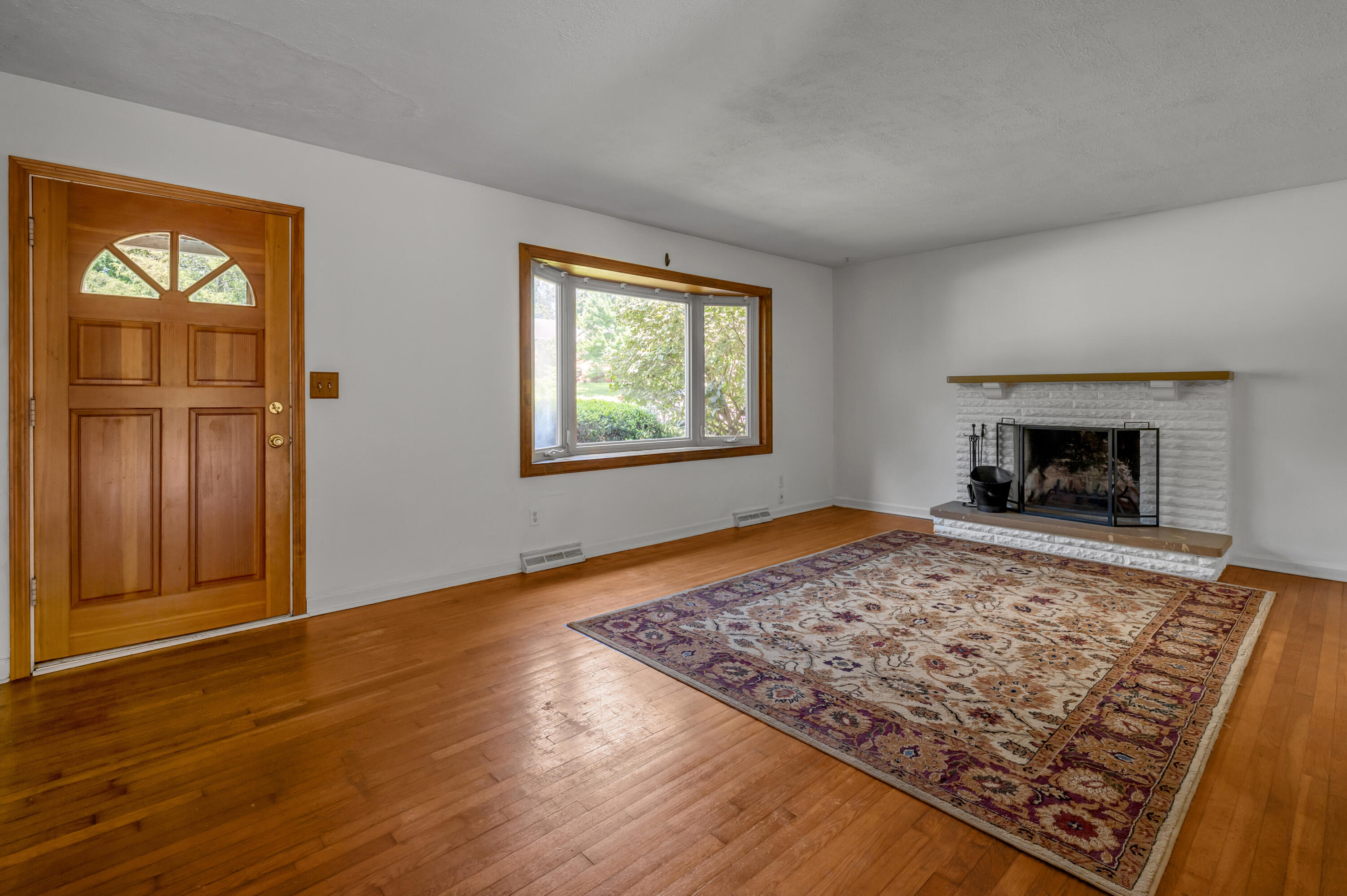 213 Eastway Drive Property Photo 4