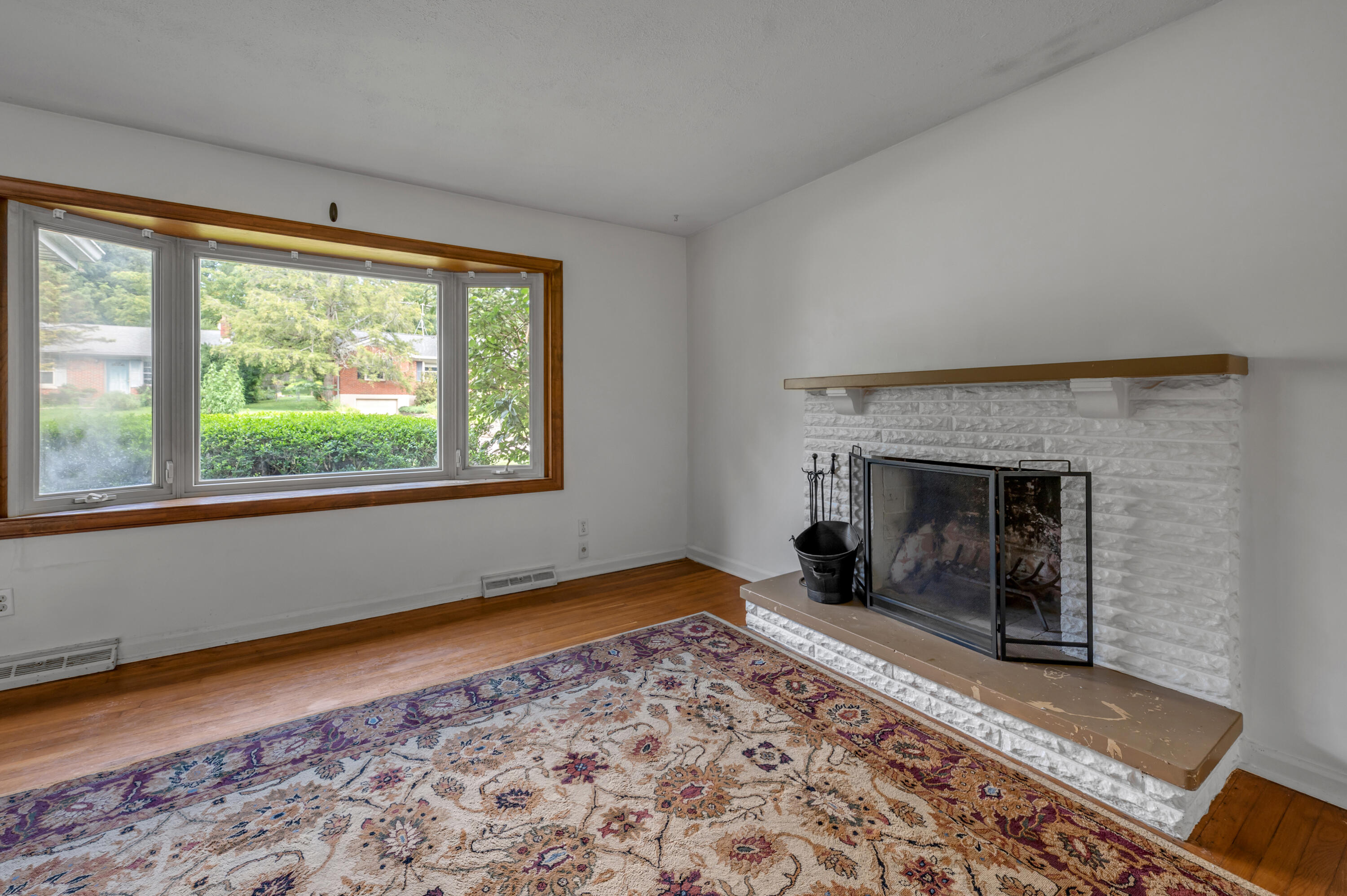 213 Eastway Drive Property Photo 7
