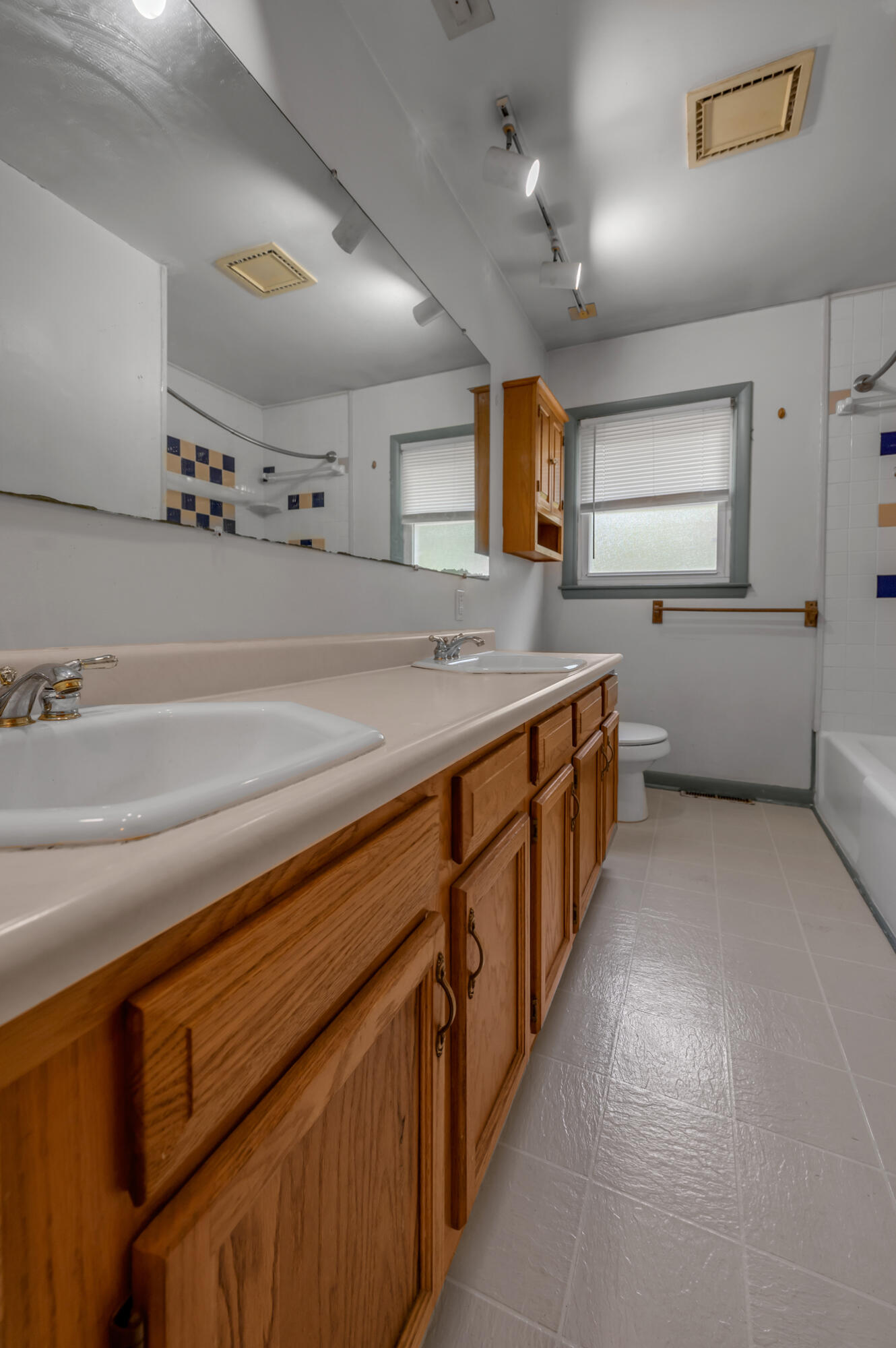 213 Eastway Drive Property Photo 30