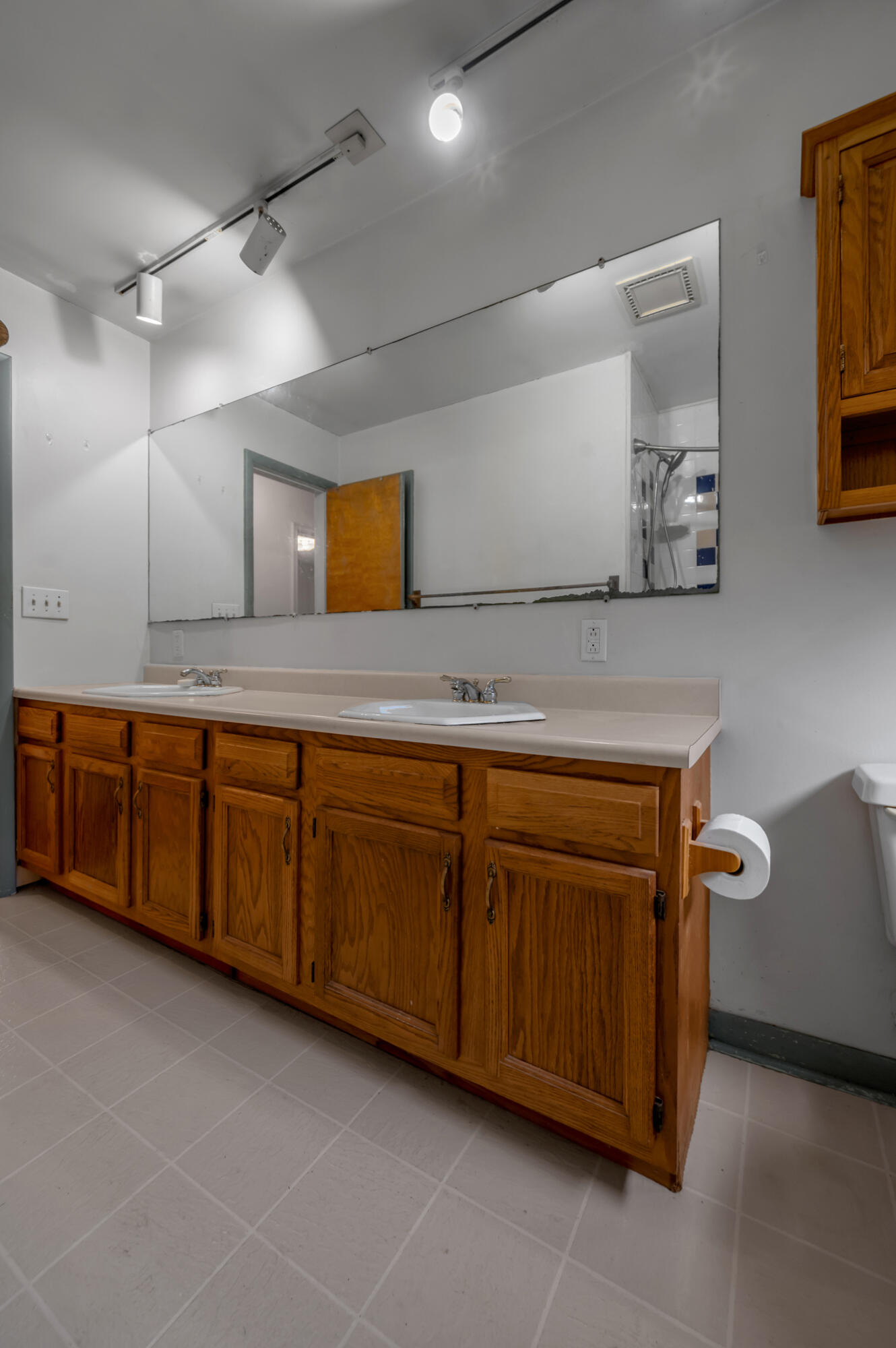 213 Eastway Drive Property Photo 32