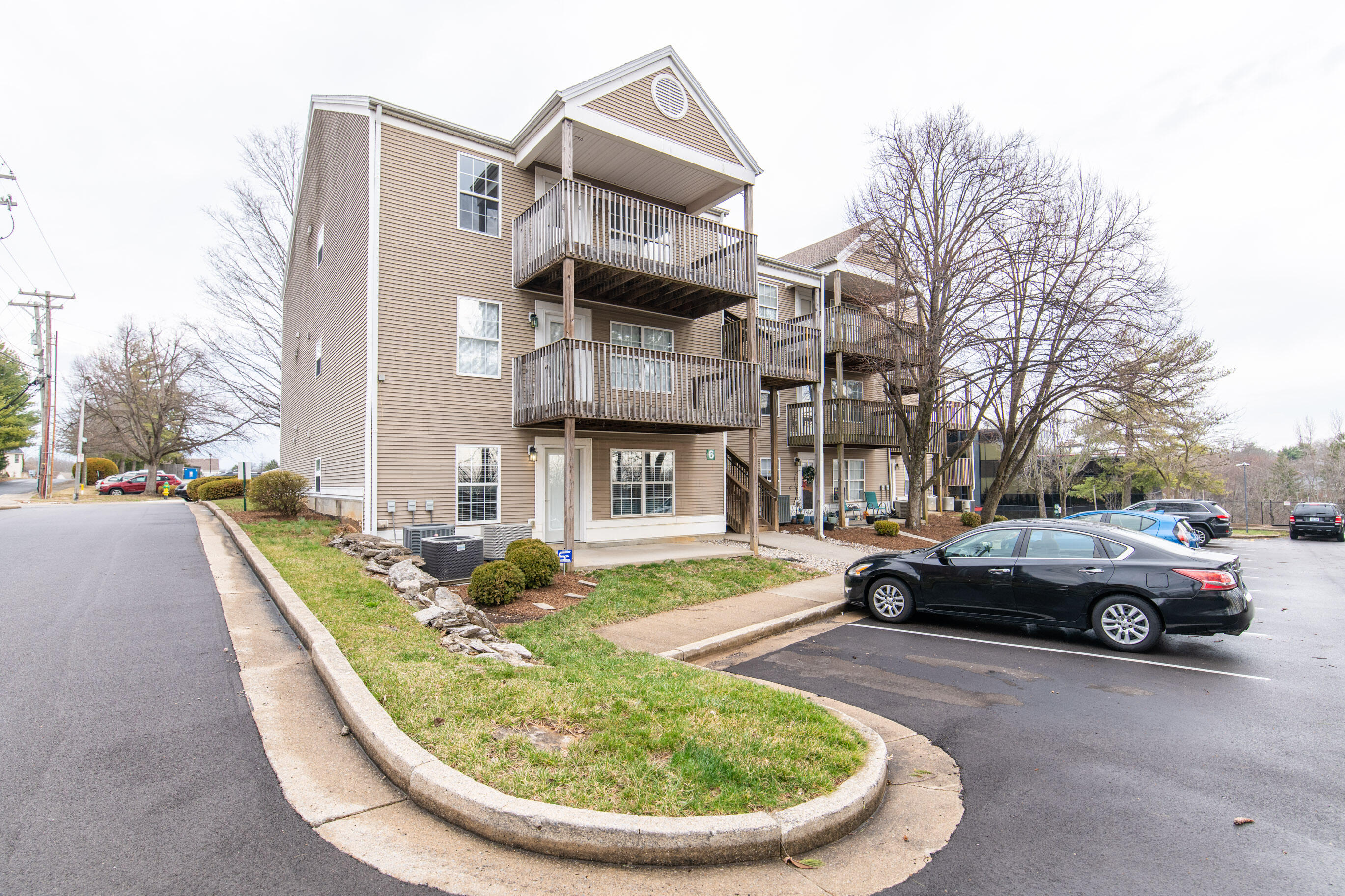 858 Malabu Drive 5000 Property Photo 1