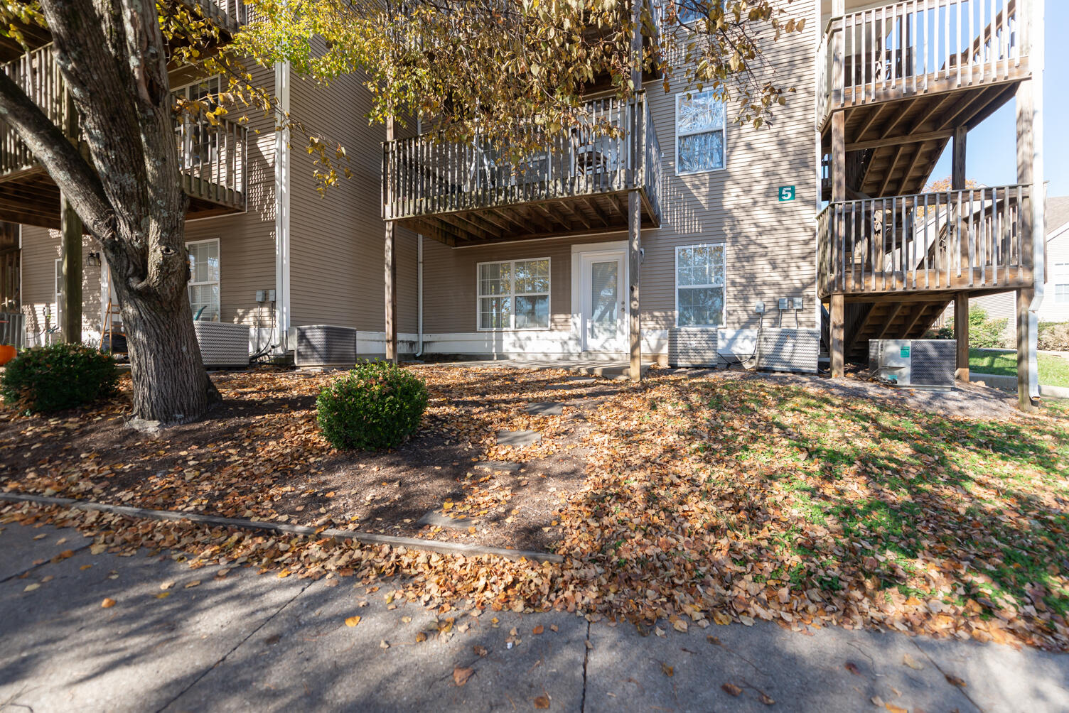 858 Malabu Drive 5000 Property Photo 3