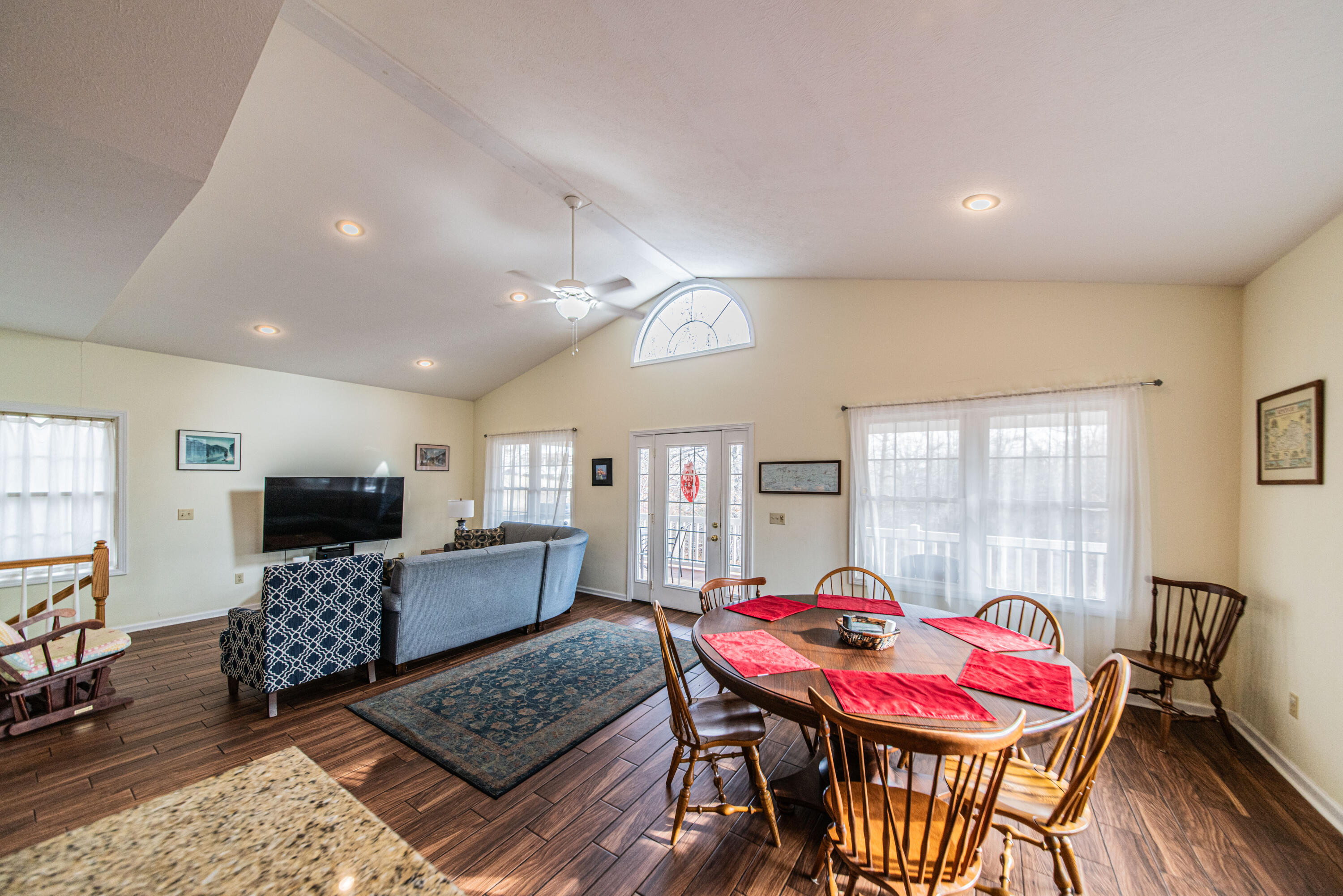 444 E Commerce Avenue Property Photo 5