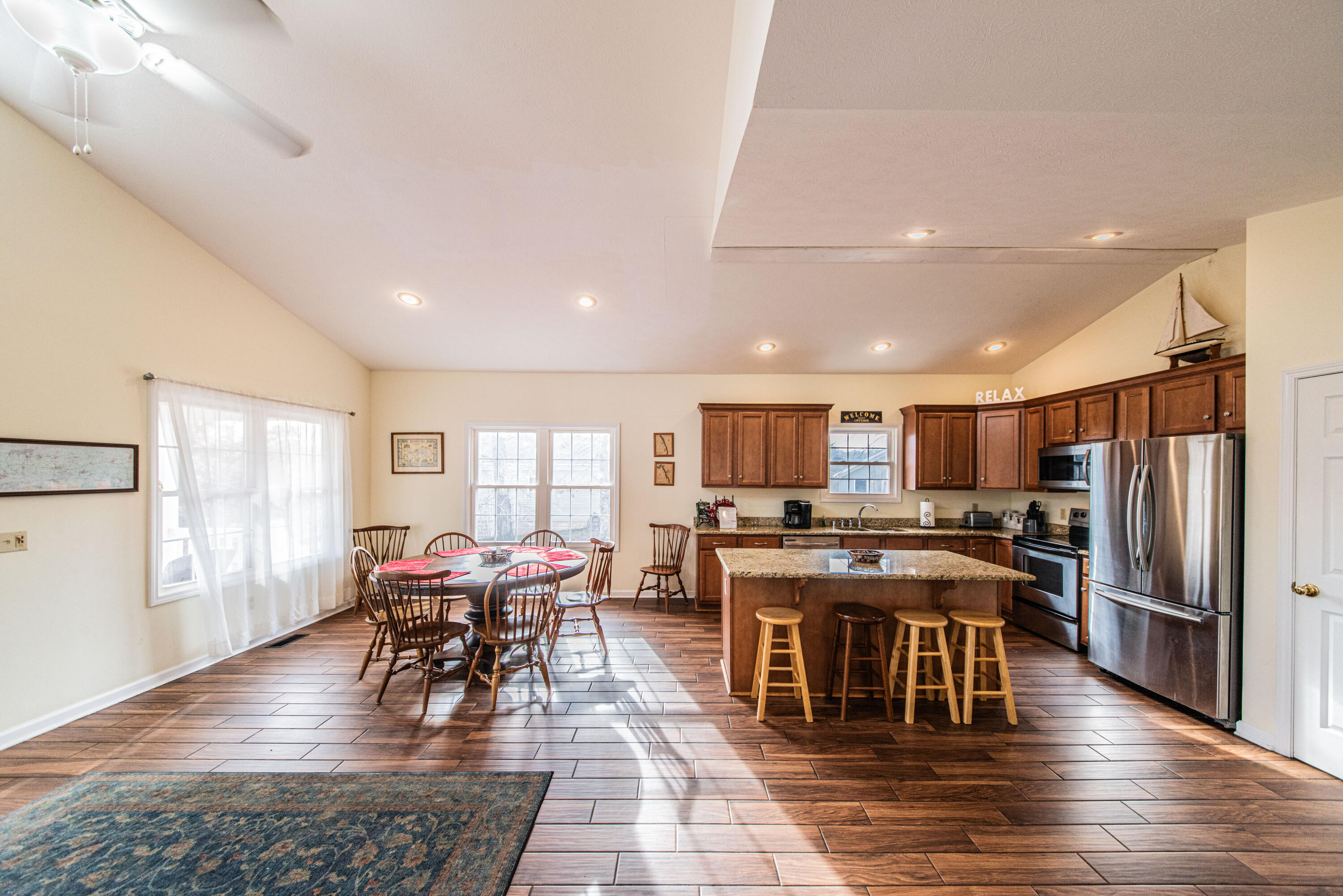 444 E Commerce Avenue Property Photo 6