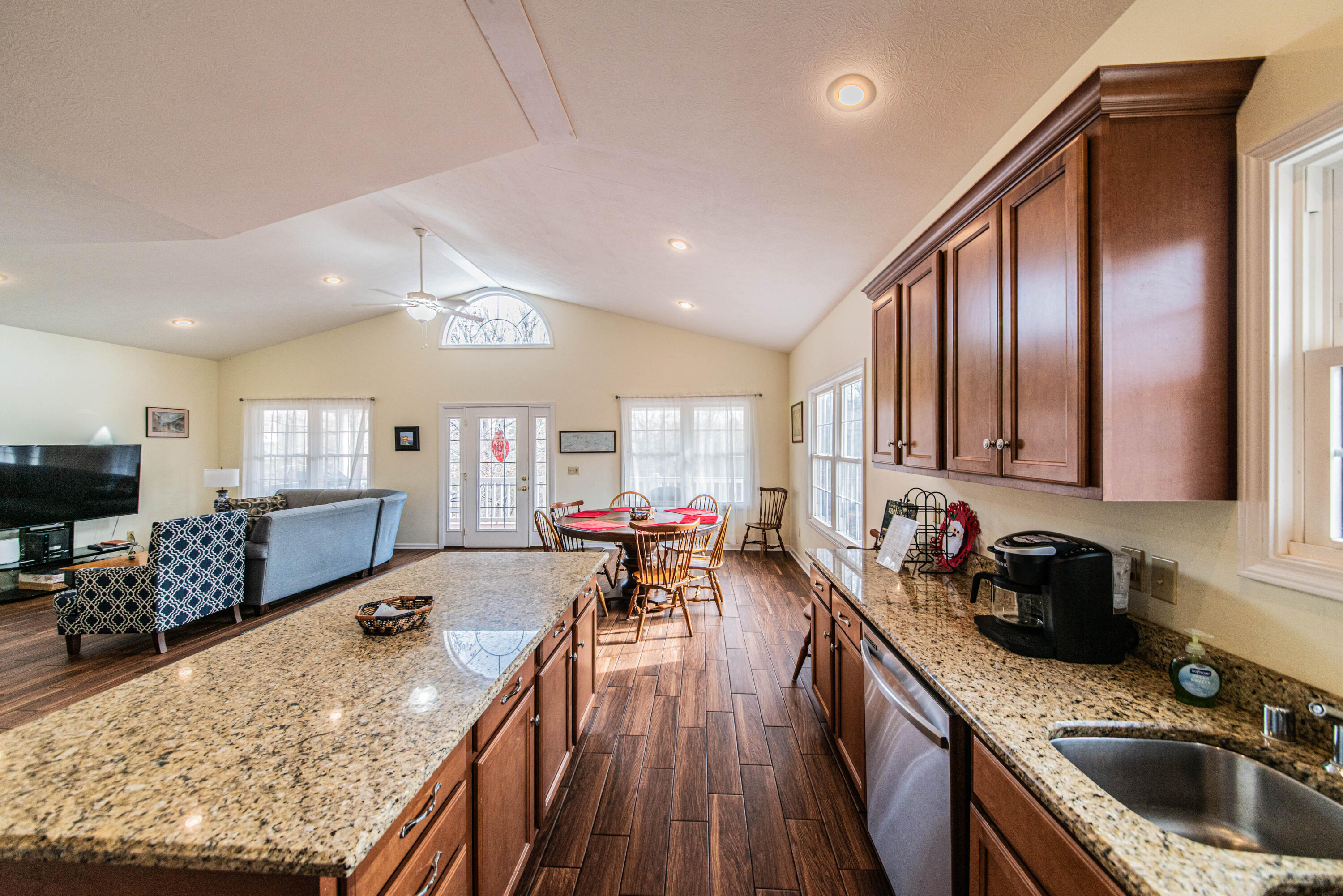 444 E Commerce Avenue Property Photo 7