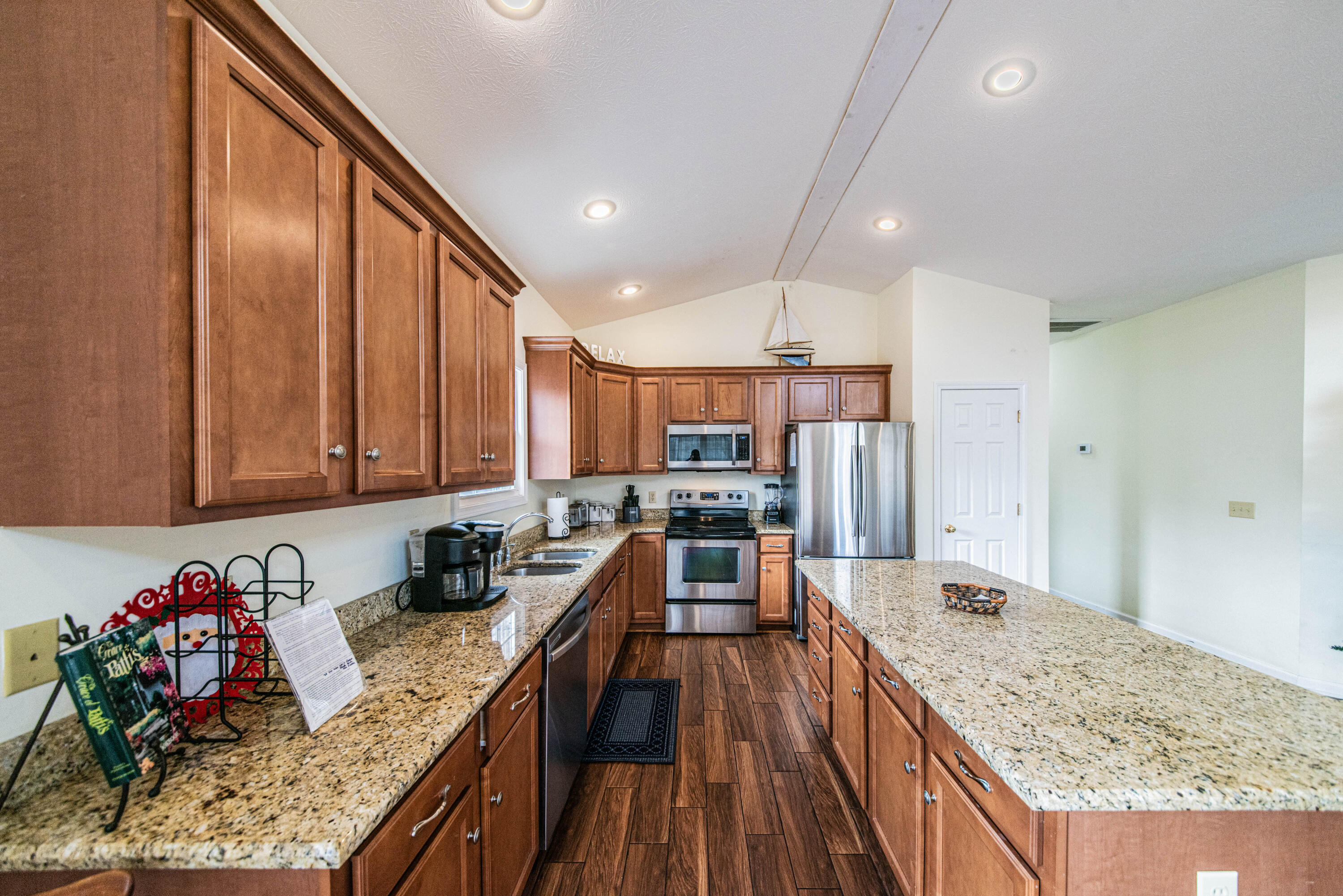 444 E Commerce Avenue Property Photo 8