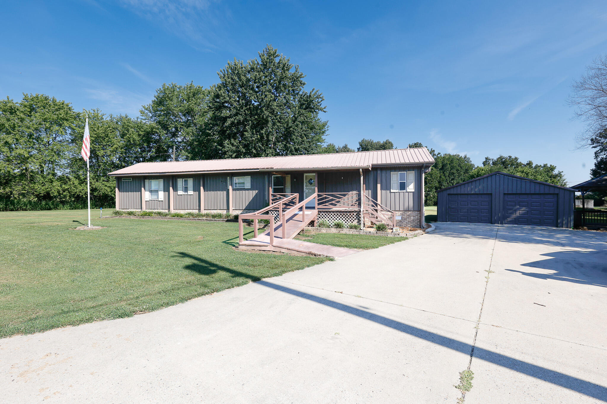 100 College Drive Property Photo 1