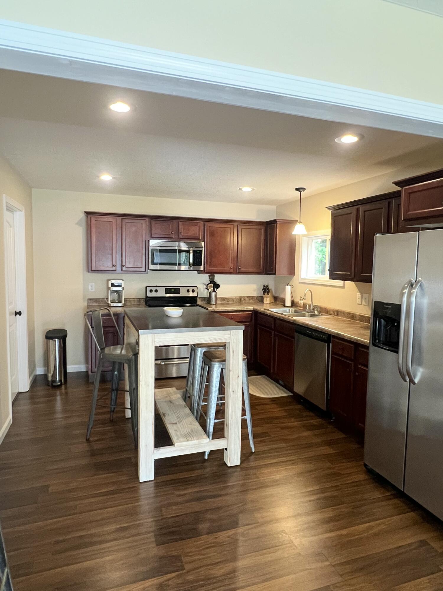 806 Harbor Springs Road Property Photo 8
