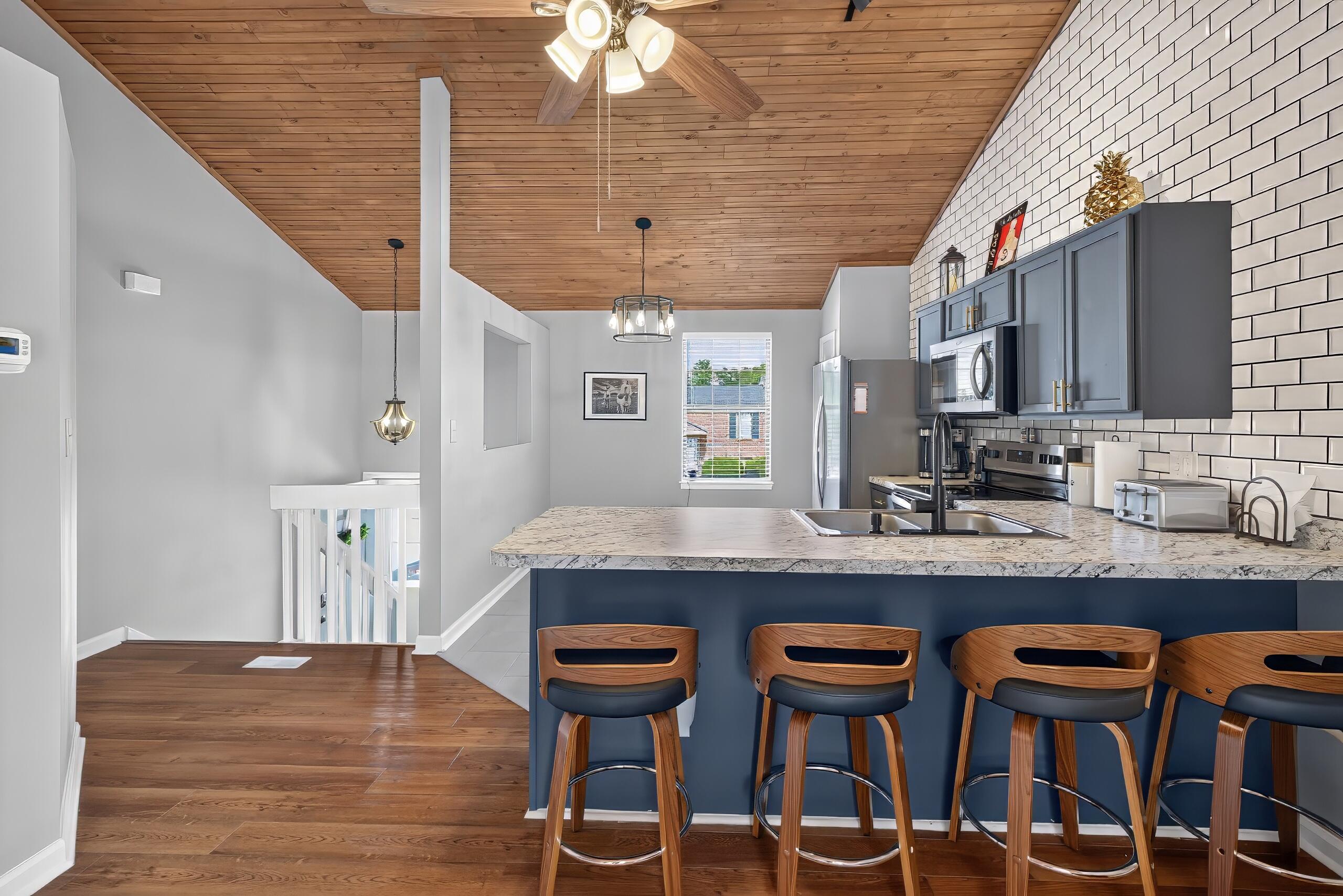 3504 Roundtable Way