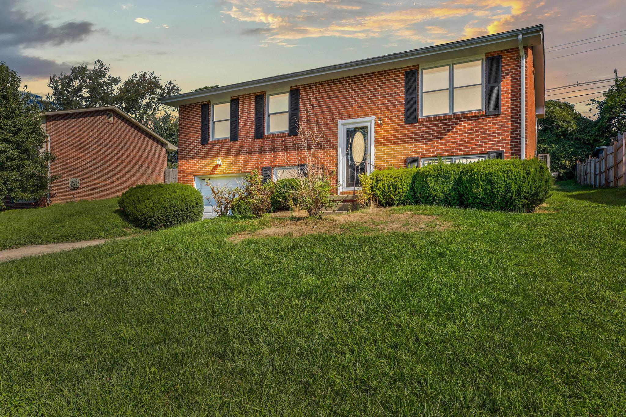 904 Shoemoore Drive Property Photo 1