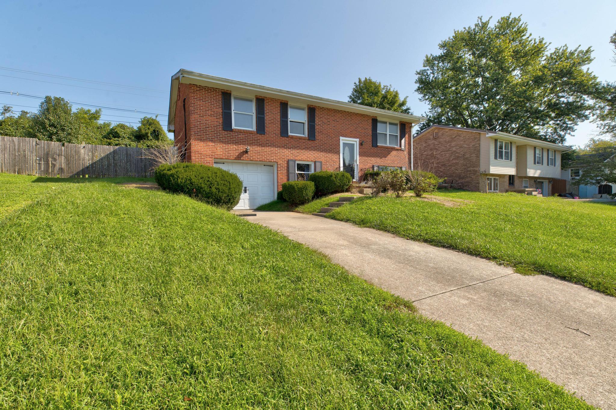 904 Shoemoore Drive Property Photo 3