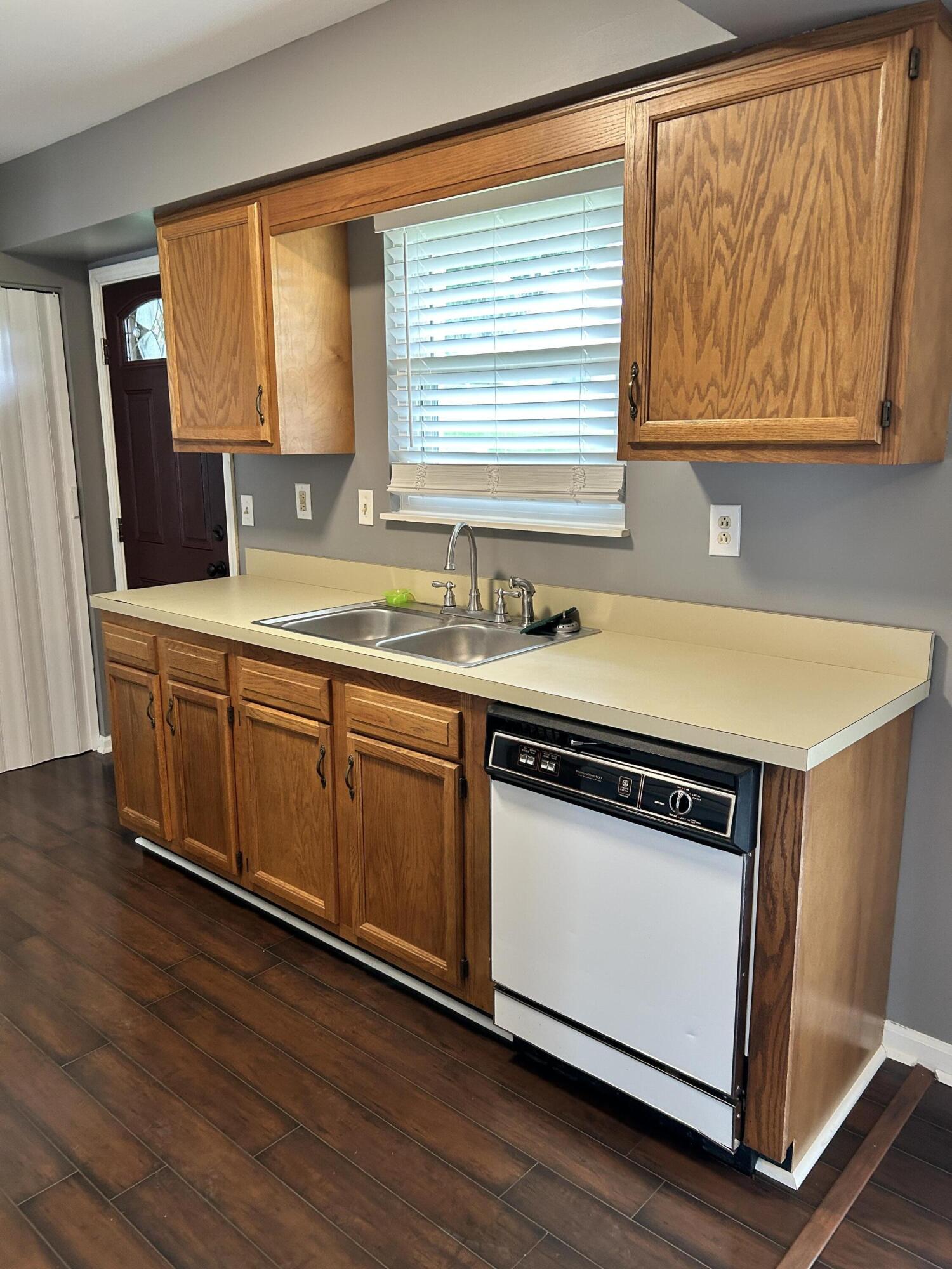 112 Jeremy Drive Property Photo 4