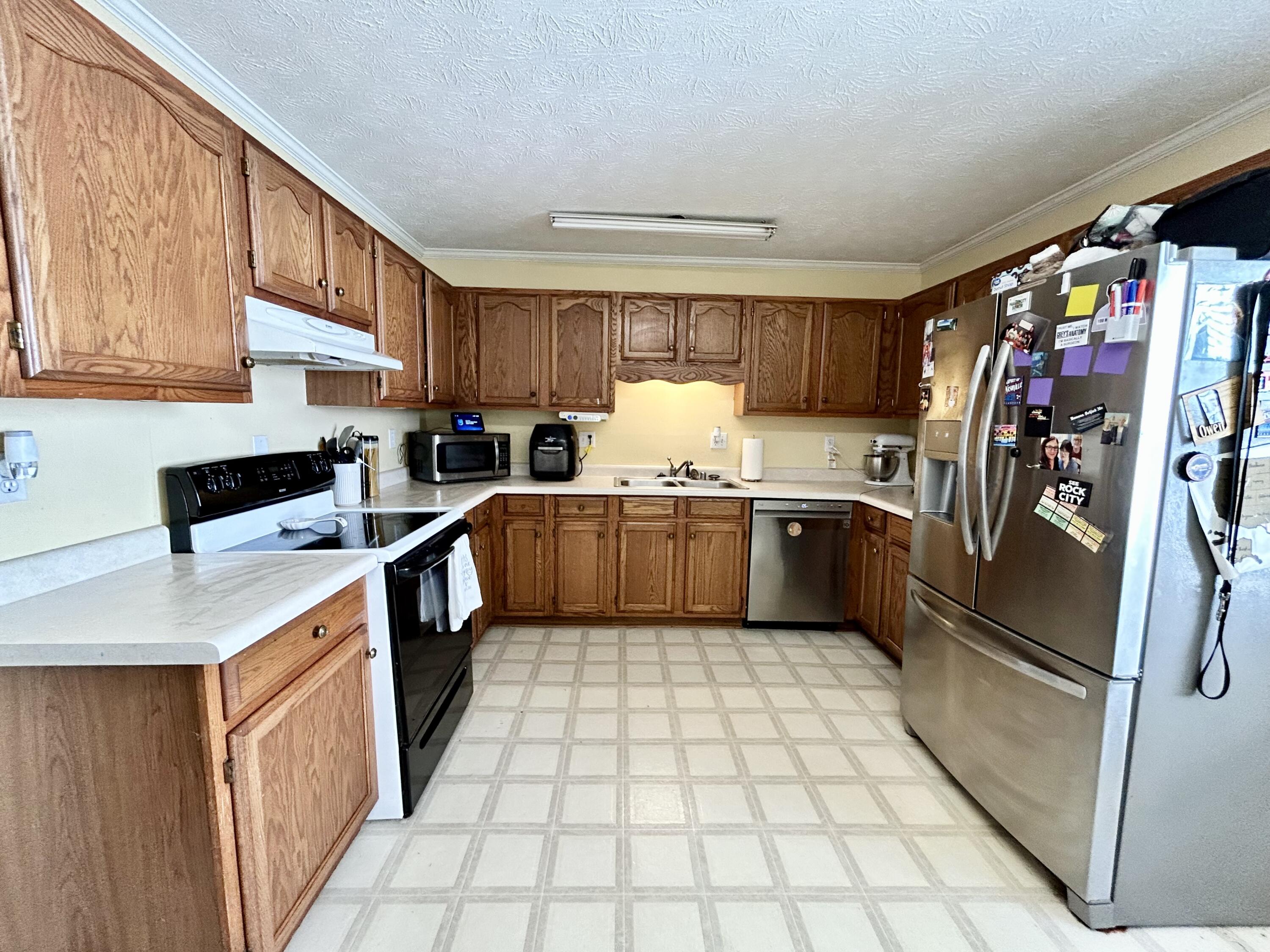 255 Hillington Drive Property Photo 6