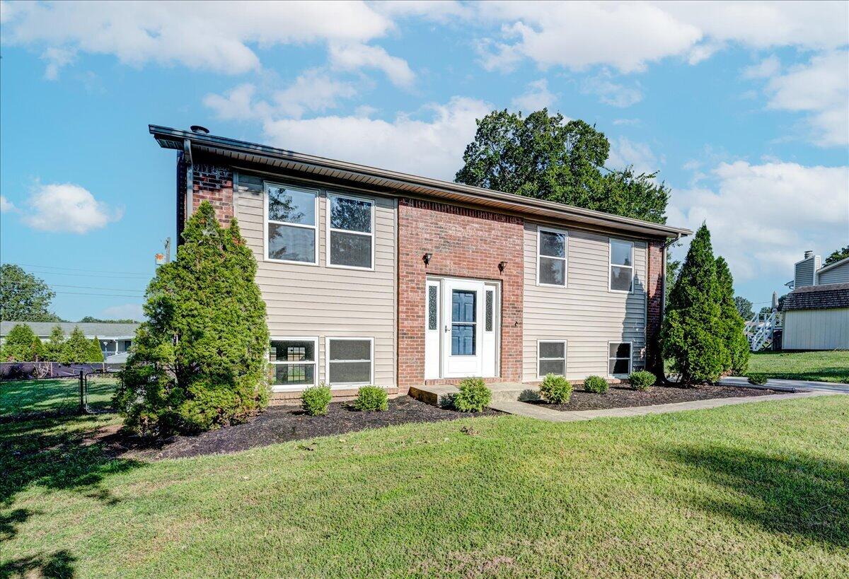 3328 Downing Place Property Photo 2