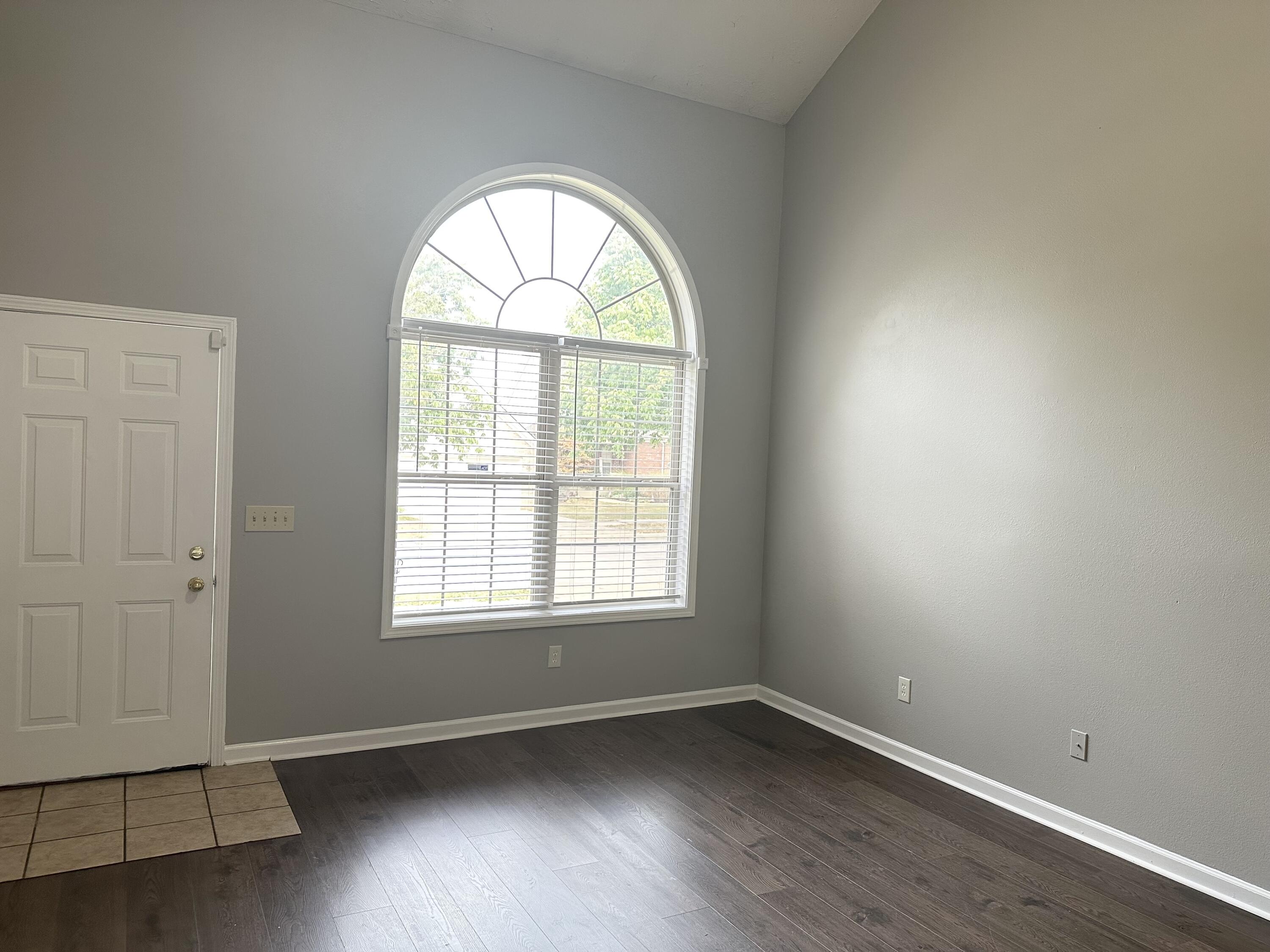 212 White Oak Trace Property Photo 2