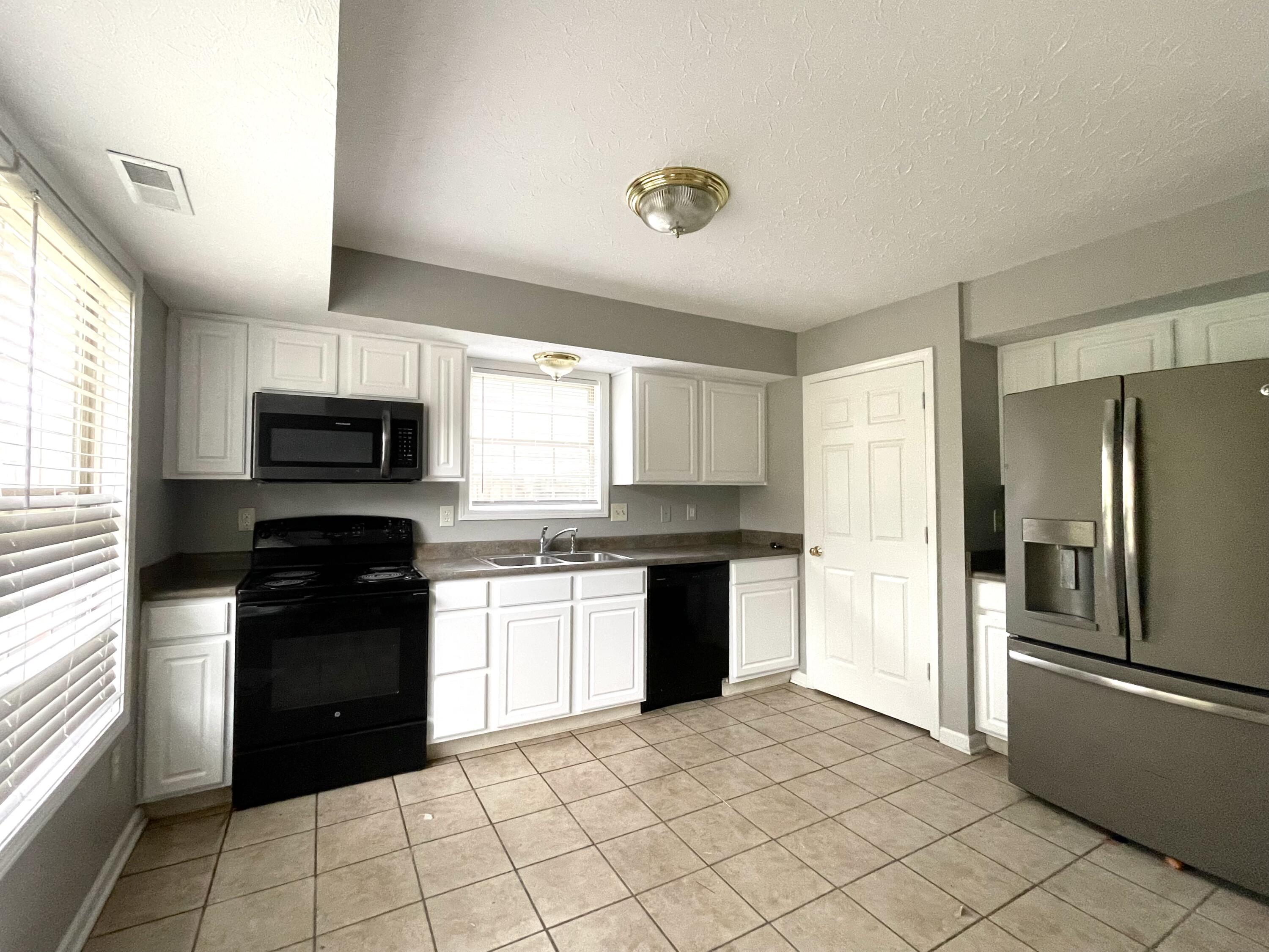 212 White Oak Trace Property Photo 4