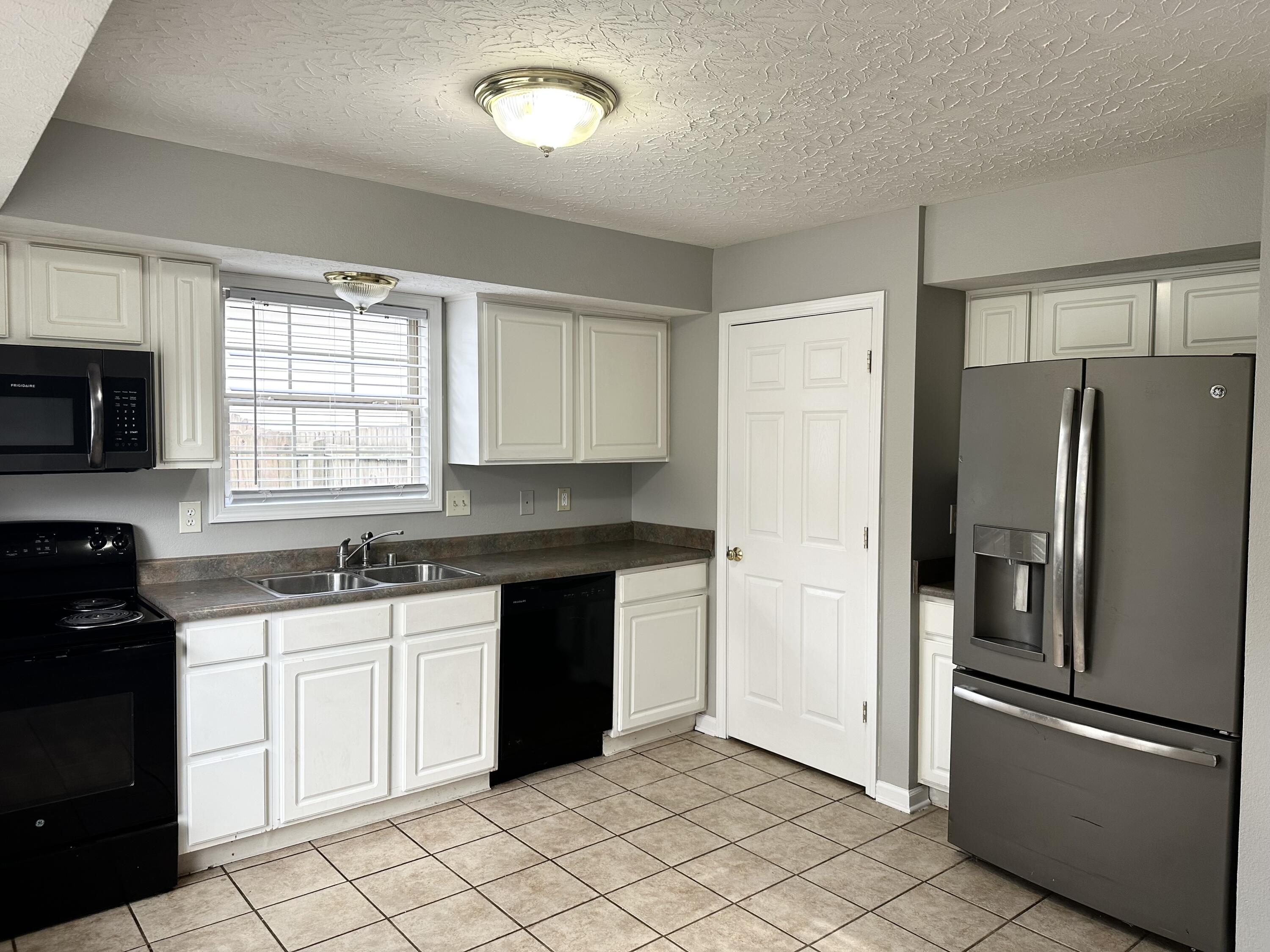 212 White Oak Trace Property Photo 5