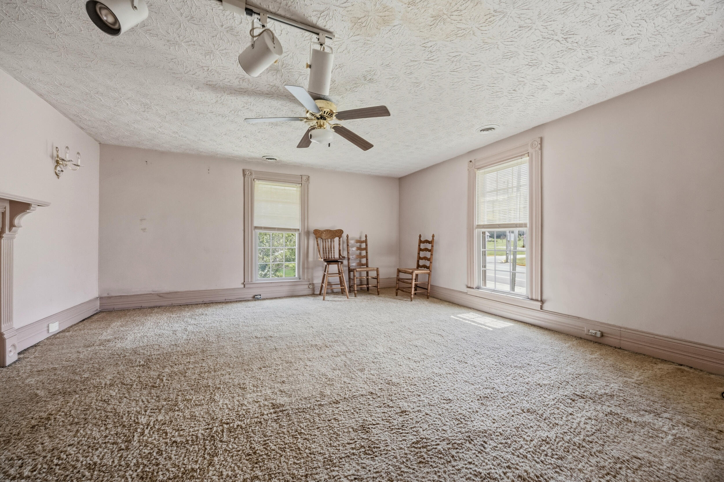 411 E 2nd Street Property Photo 44