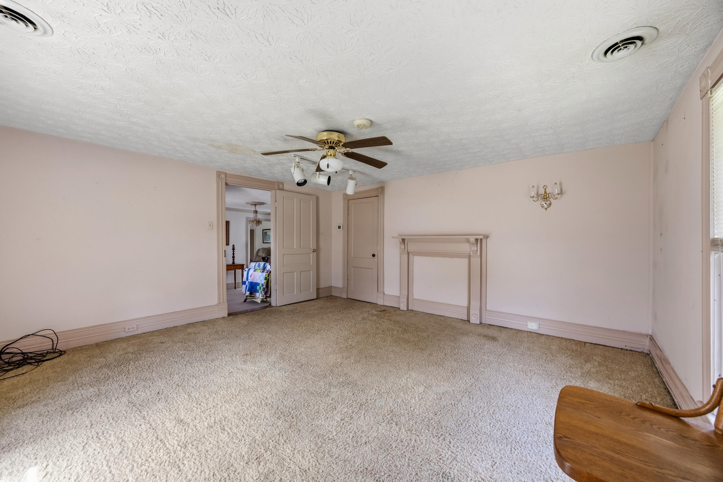 411 E 2nd Street Property Photo 45