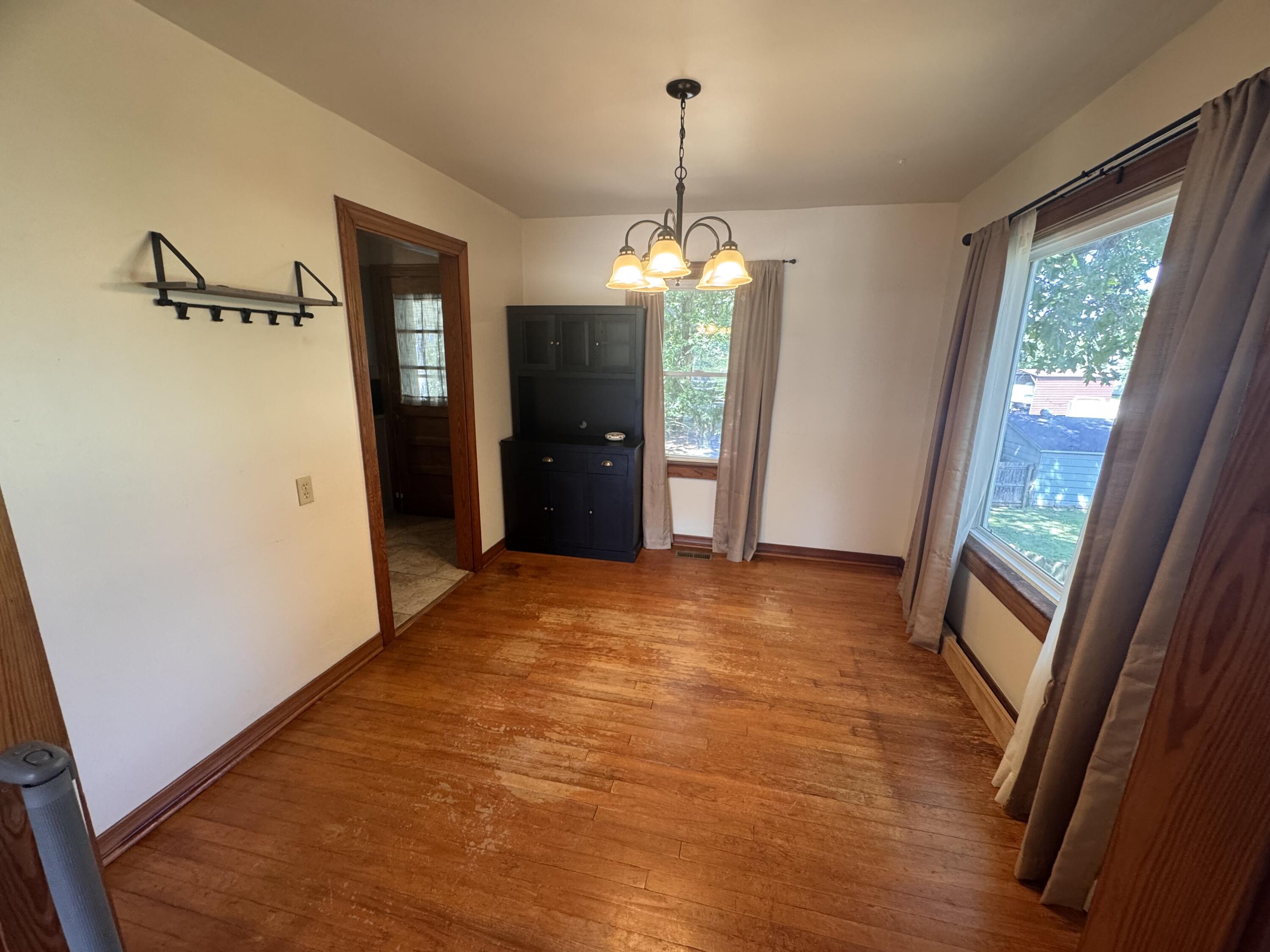 715 E Market Street Property Photo 4