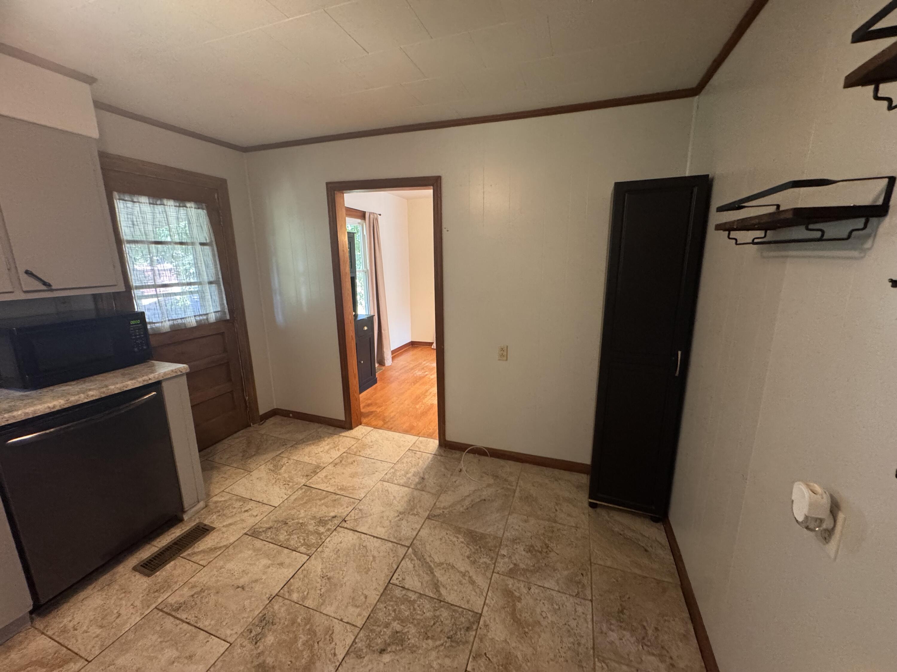 715 E Market Street Property Photo 6
