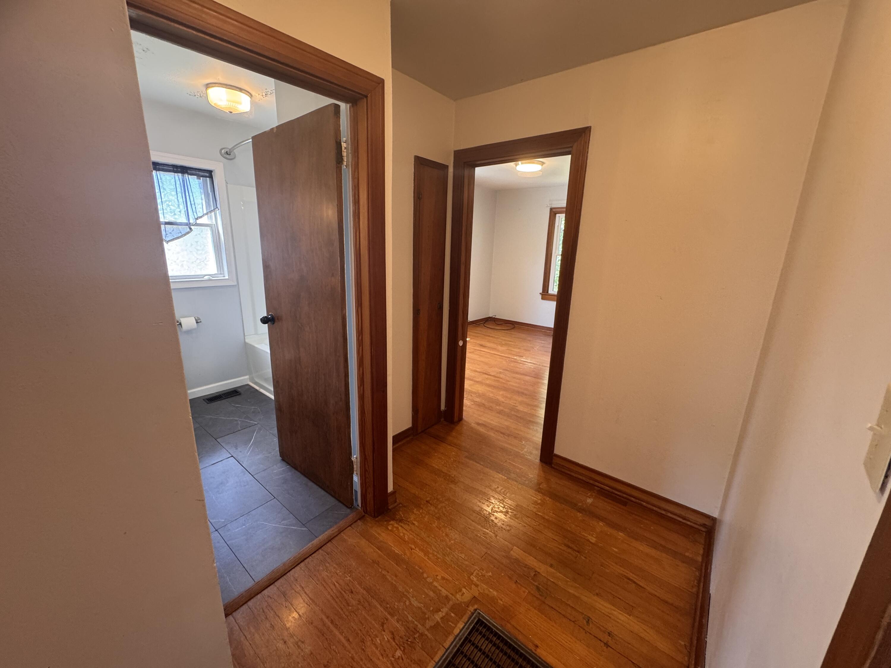 715 E Market Street Property Photo 8