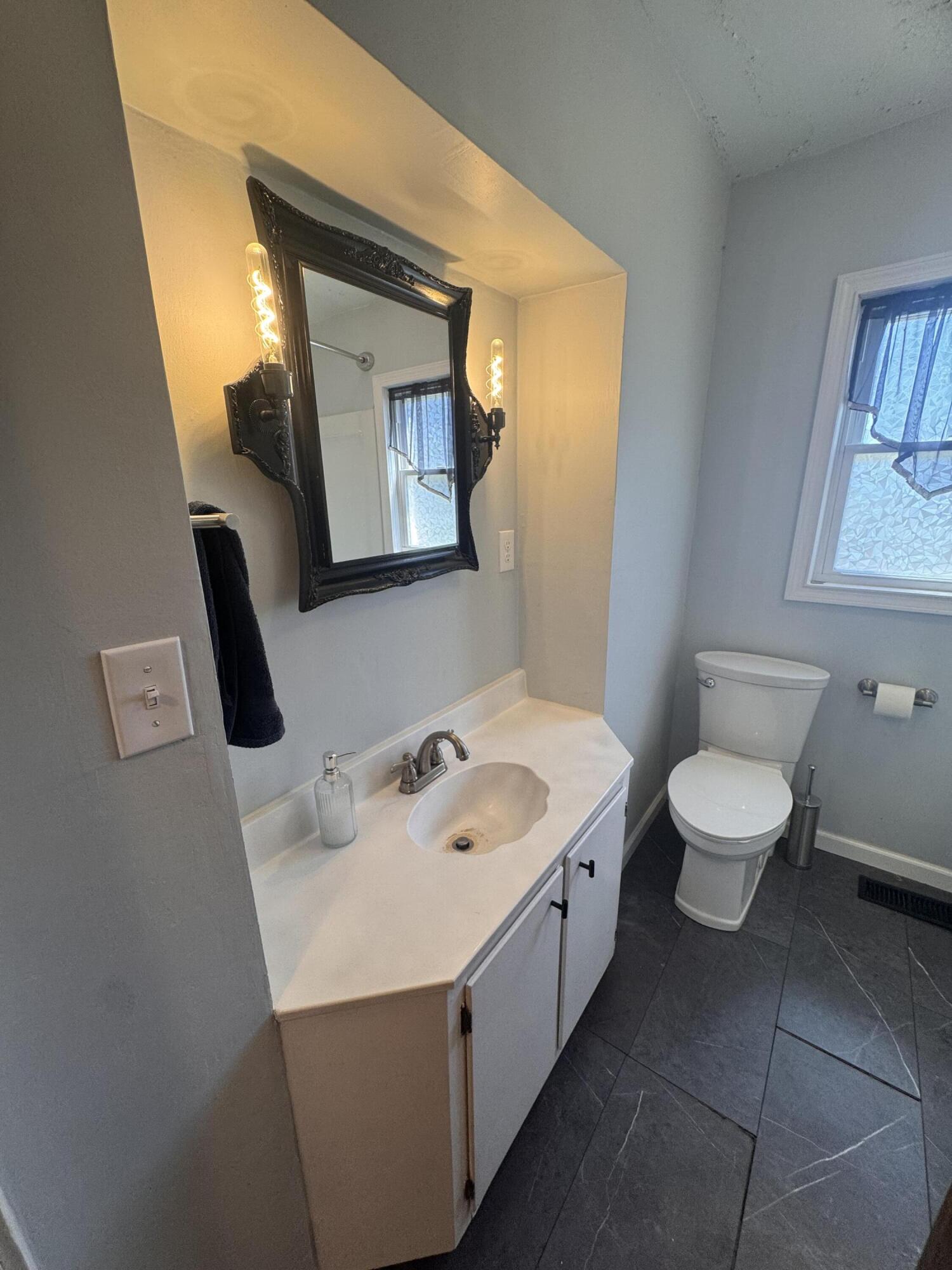 715 E Market Street Property Photo 12