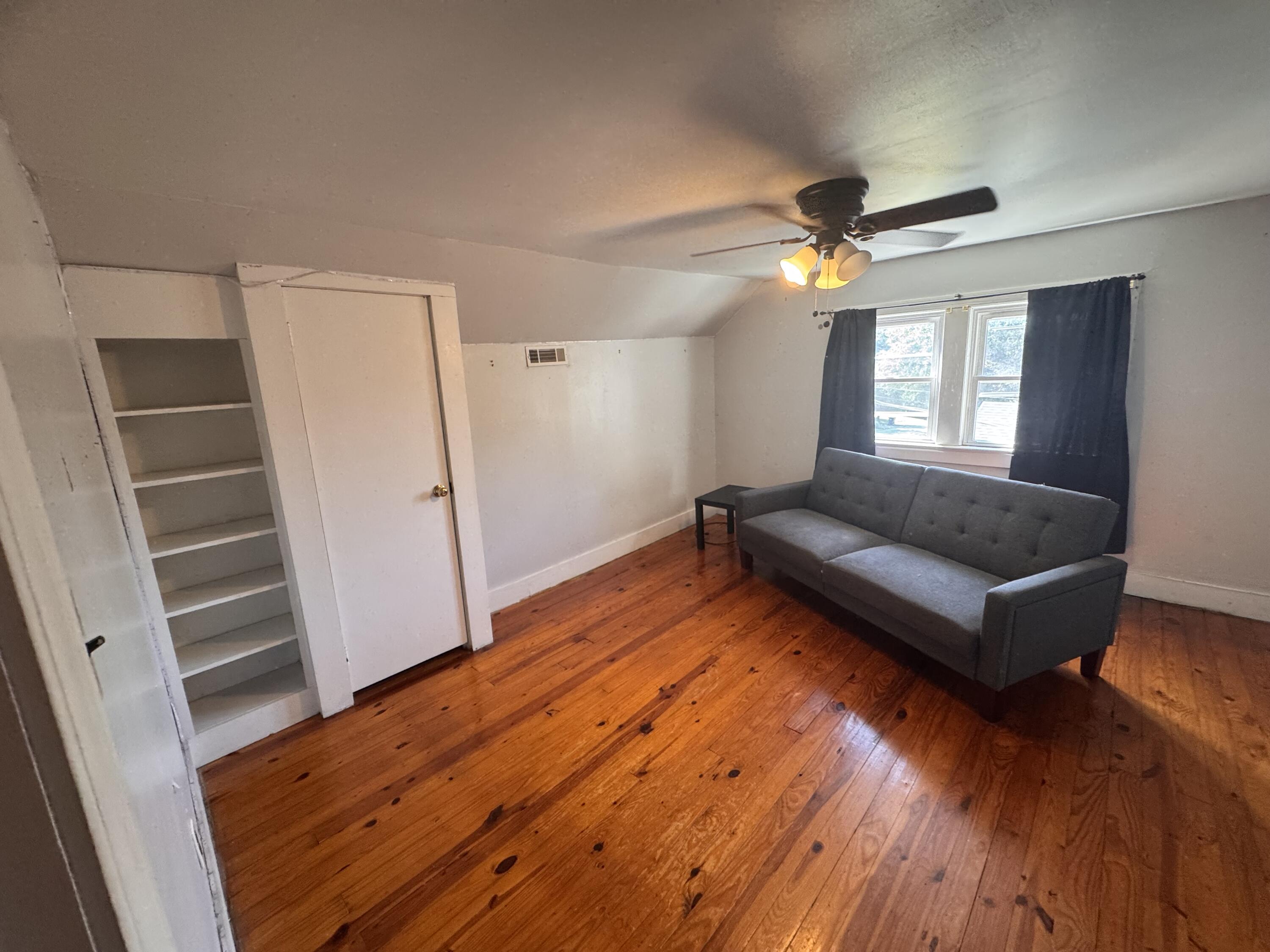 715 E Market Street Property Photo 16