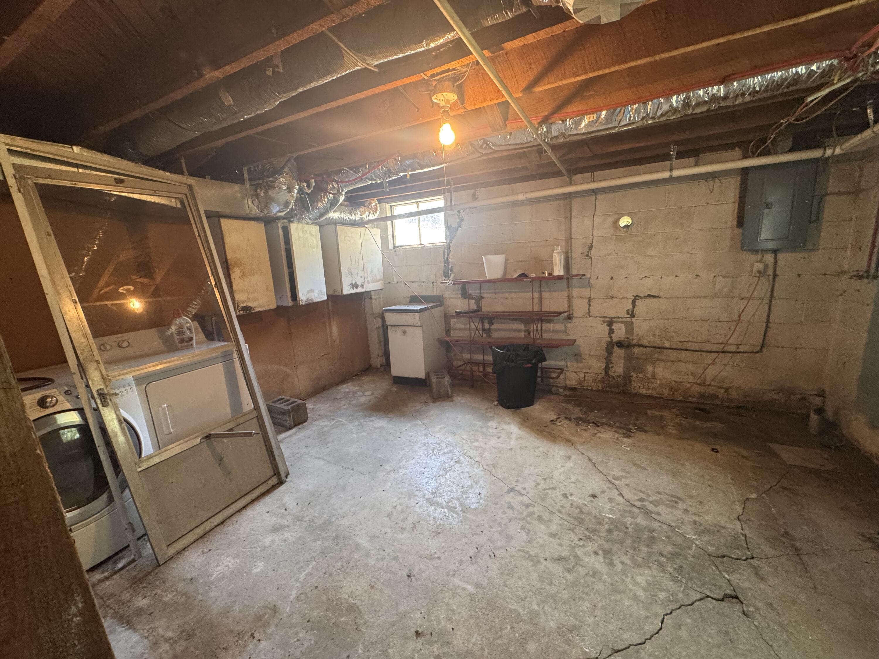 715 E Market Street Property Photo 21