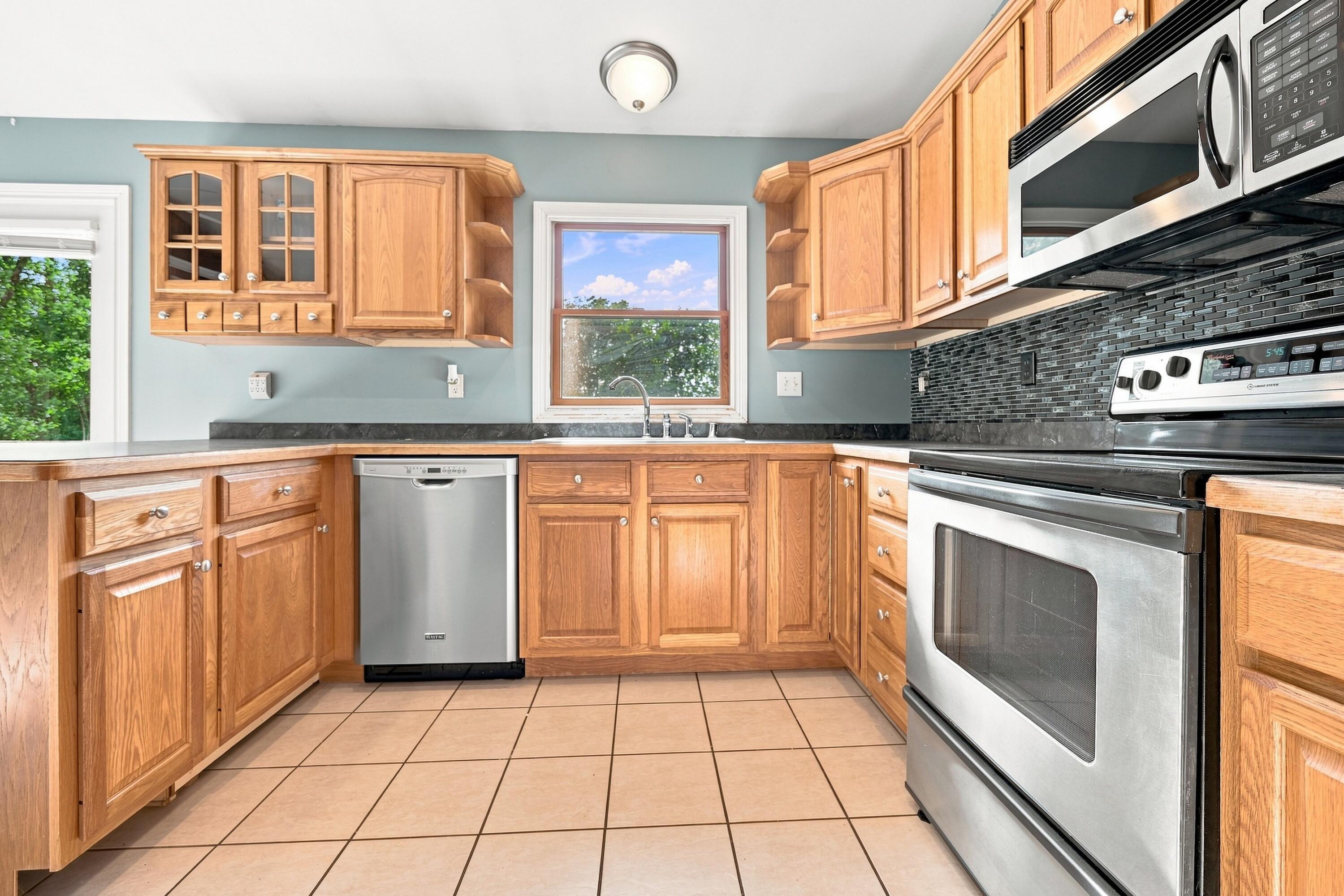 105 Weslyn Way Property Photo 6