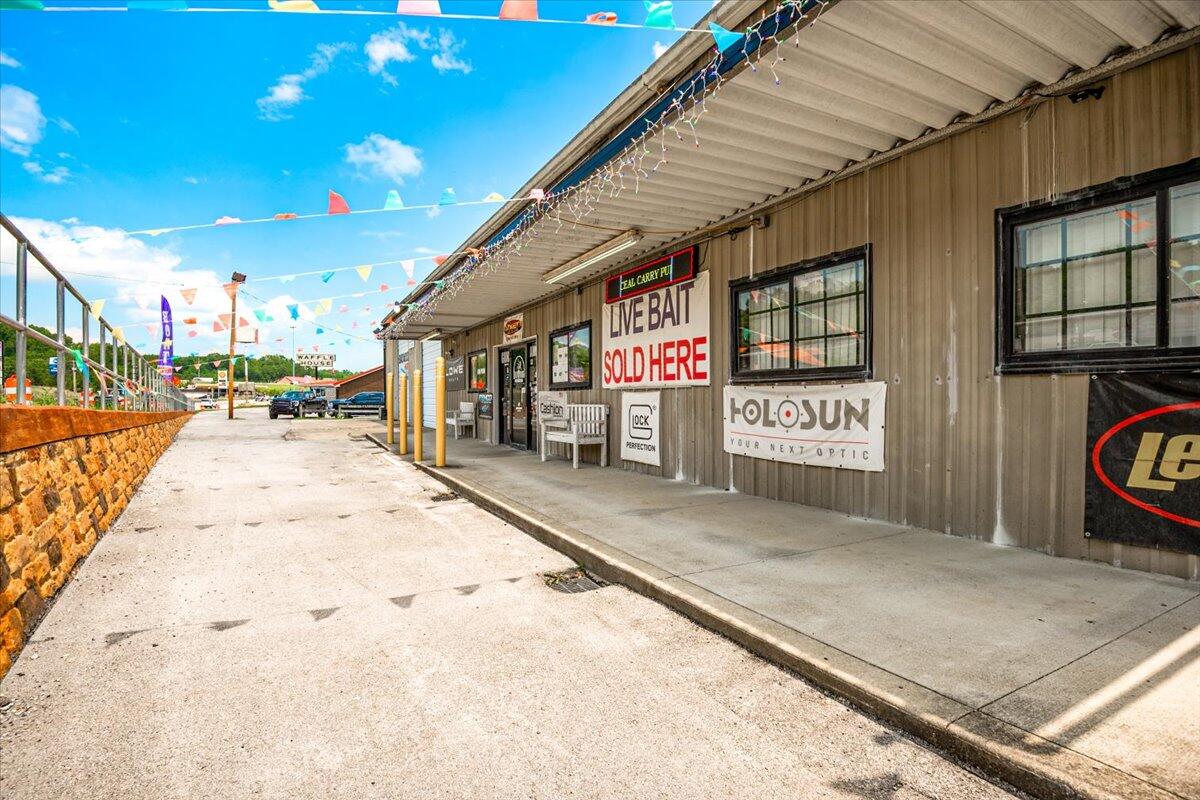 2709 Cumberland Falls Highway Property Photo 8