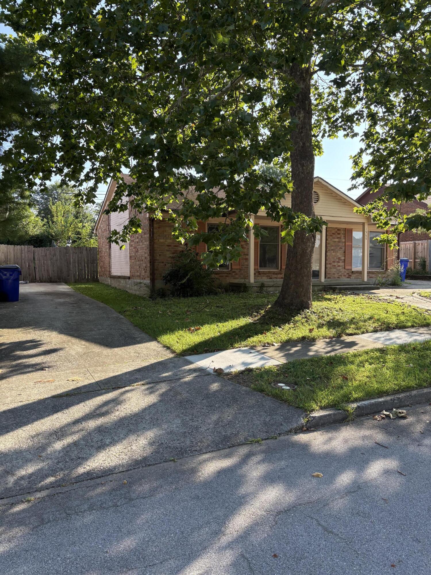 1569 Springfield Drive Property Photo 3