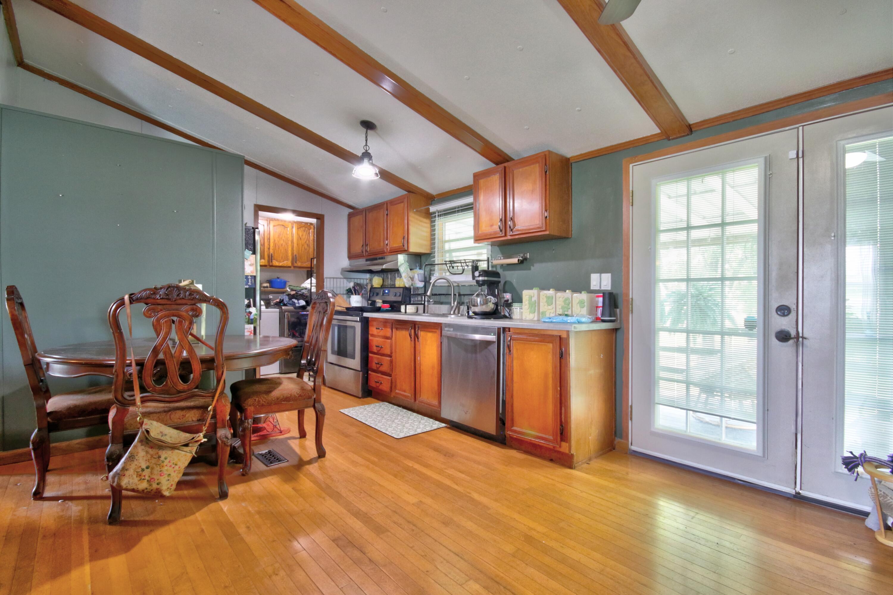 2017 River Road Property Photo 6