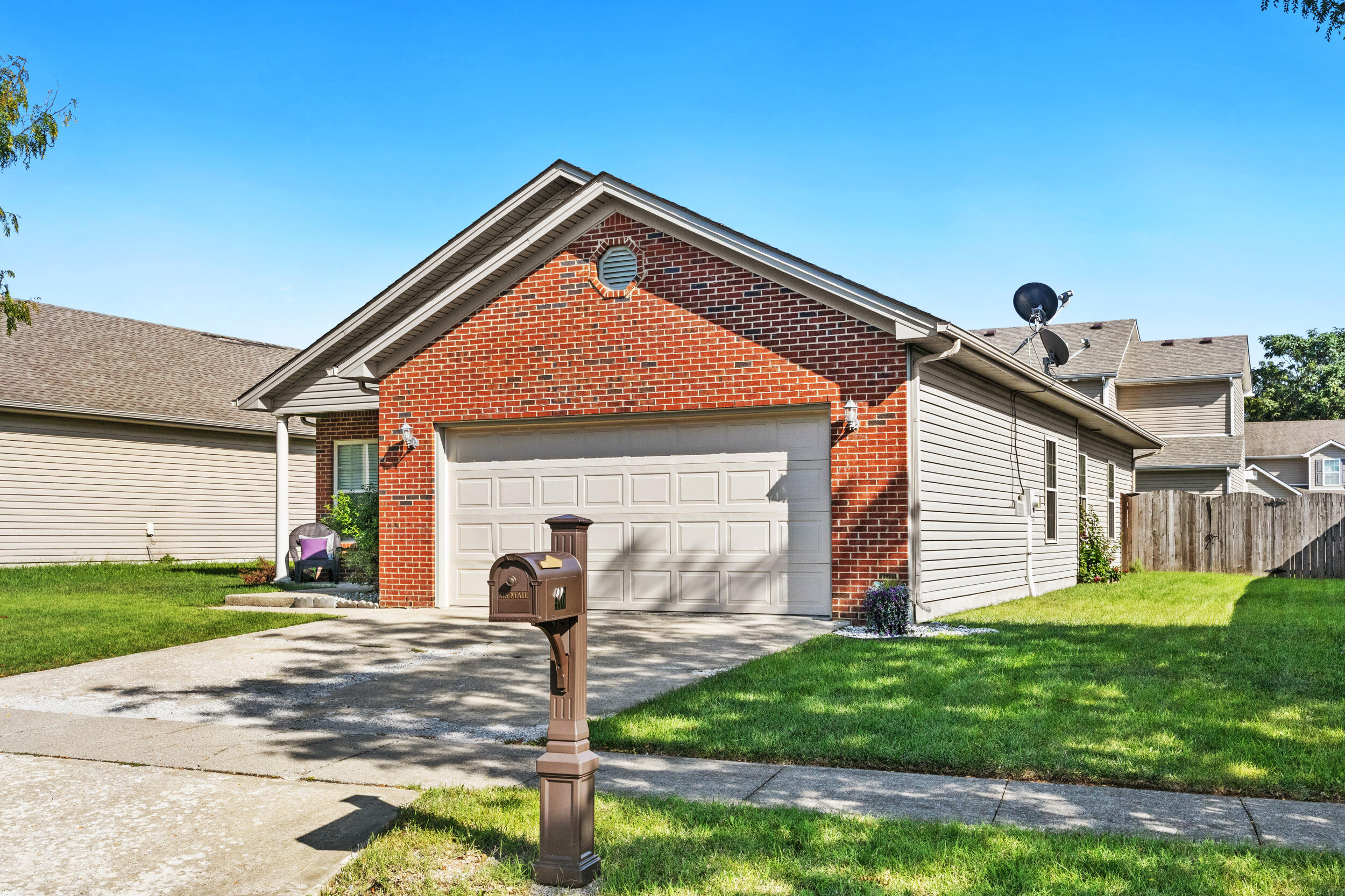 416 Julia Way Property Photo 2
