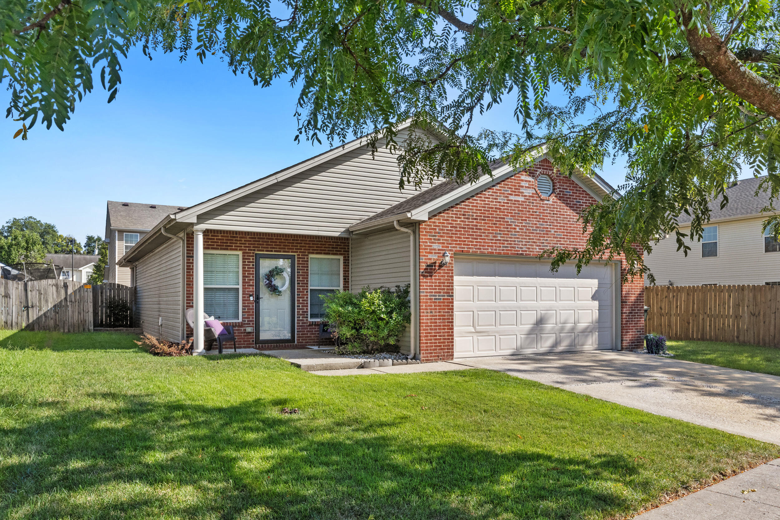 416 Julia Way Property Photo 3