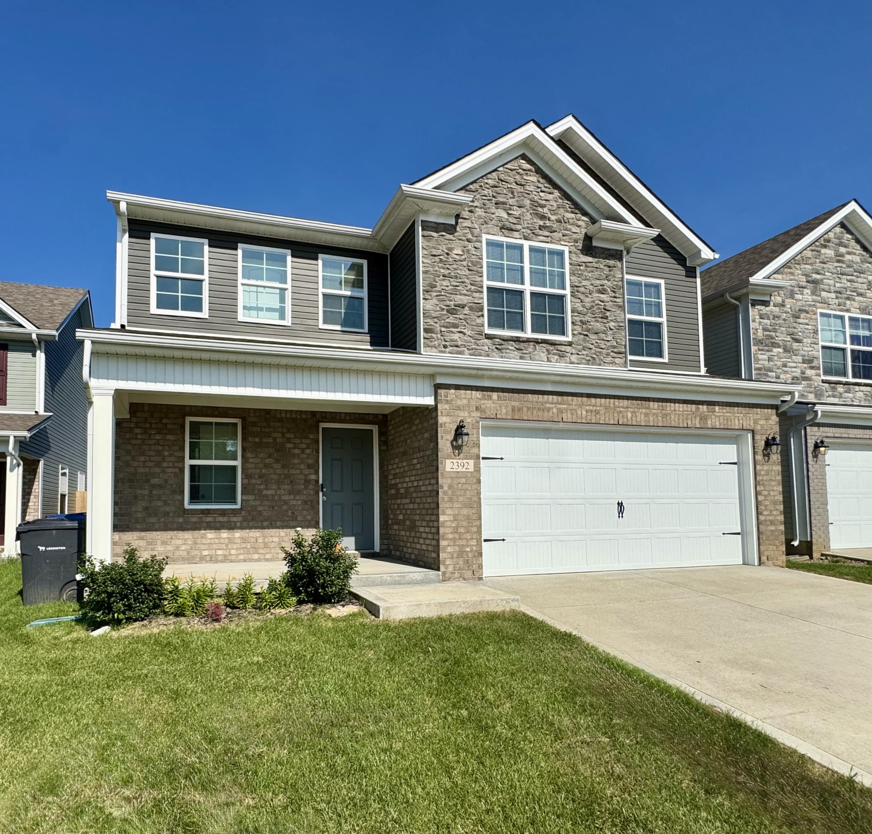 2392 Huntly Place Property Photo 2
