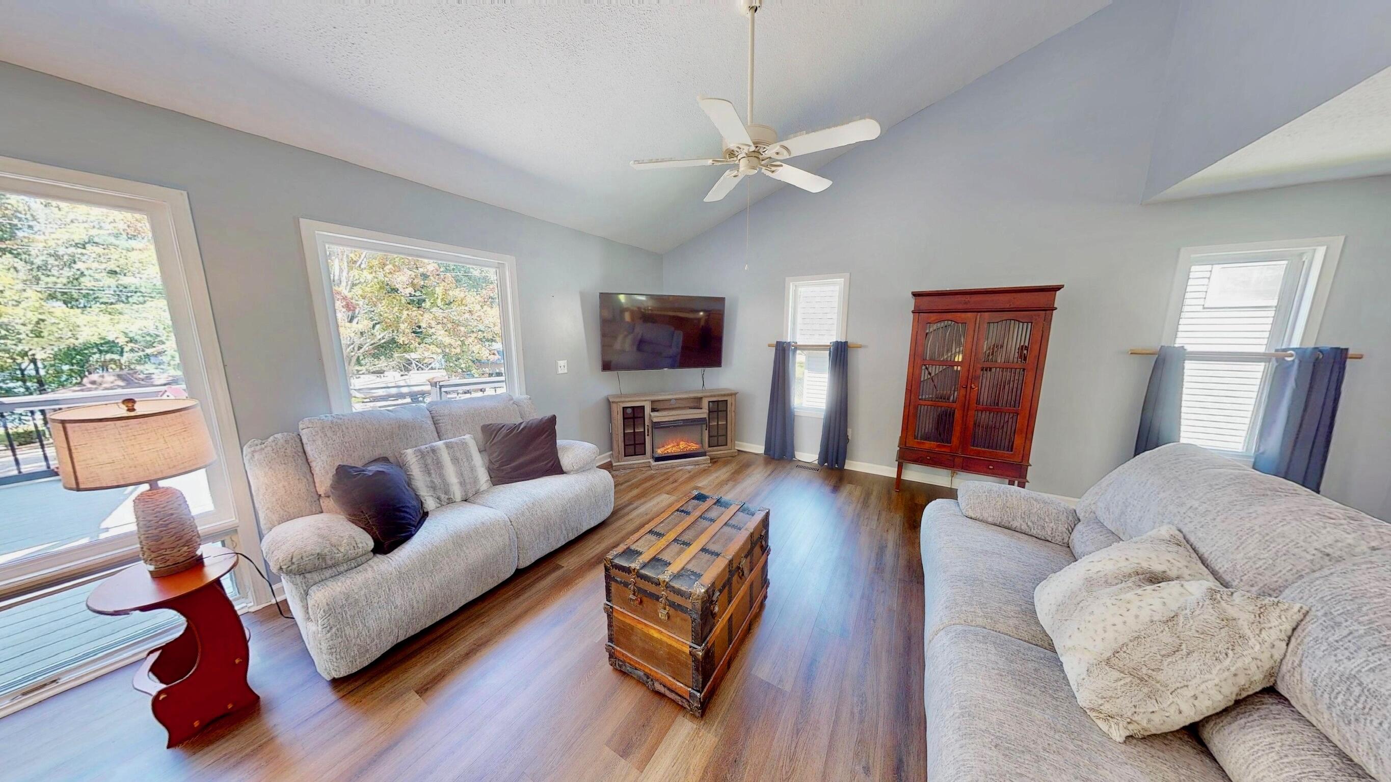 717 Blue Springs Boulevard Property Photo 6