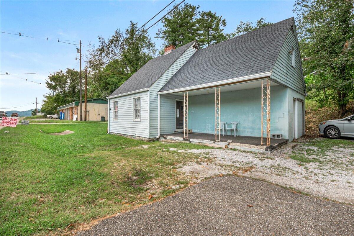 595 N Highway 25 Property Photo 3