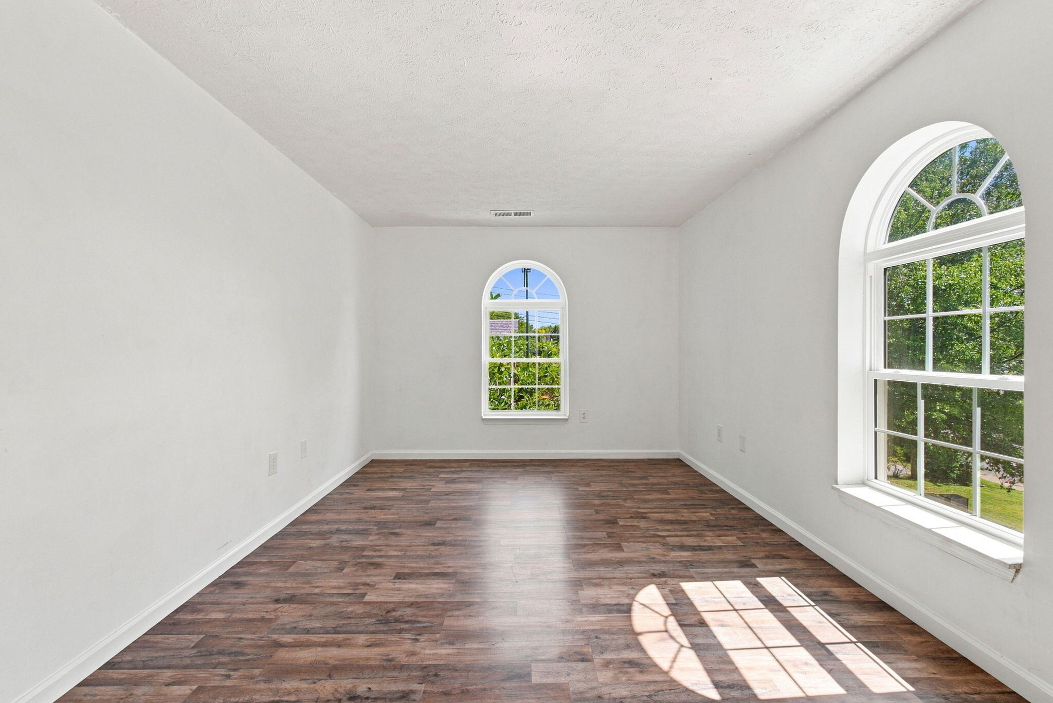 1081 S Broadway 301 Property Photo 2