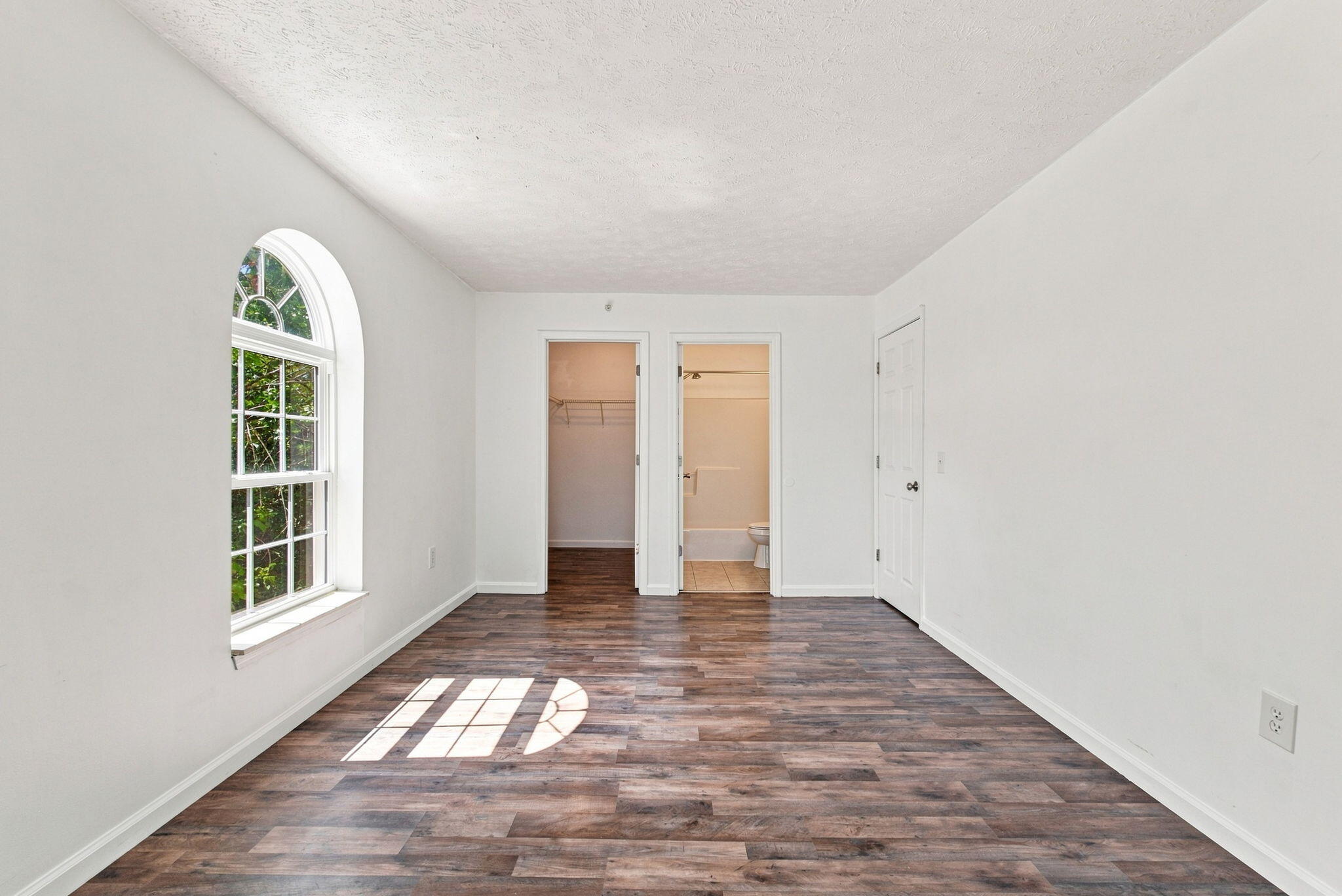 1081 S Broadway 301 Property Photo 3
