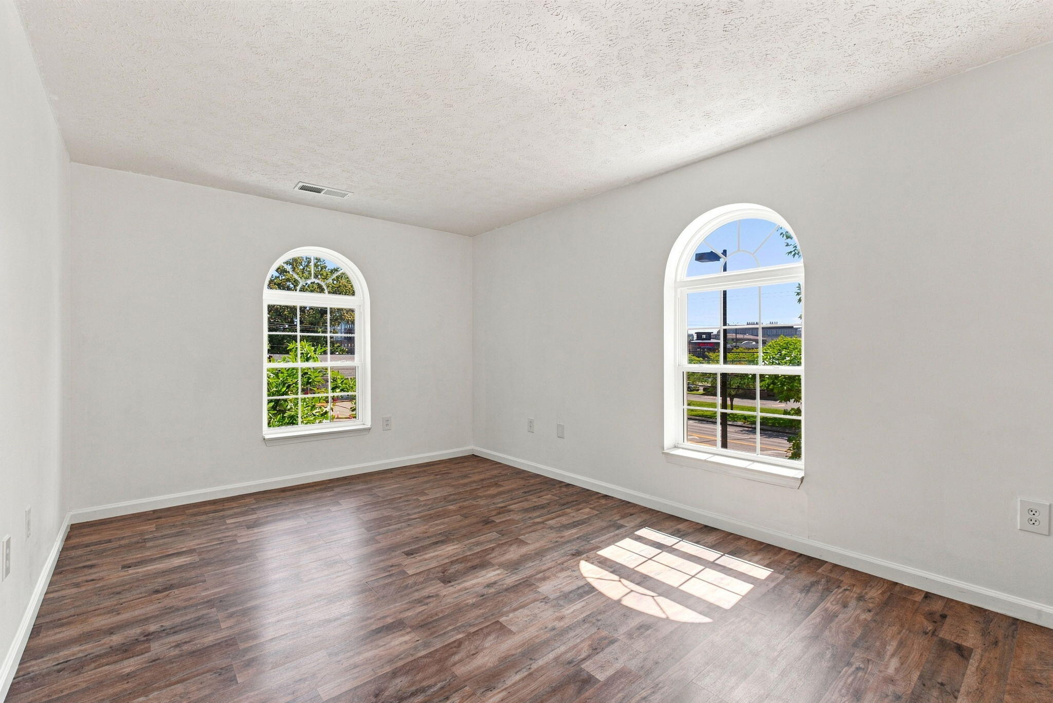 1081 S Broadway 301 Property Photo 4