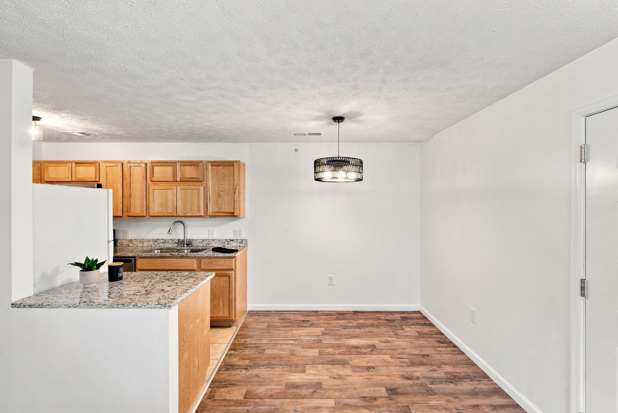 1081 S Broadway 301 Property Photo 6