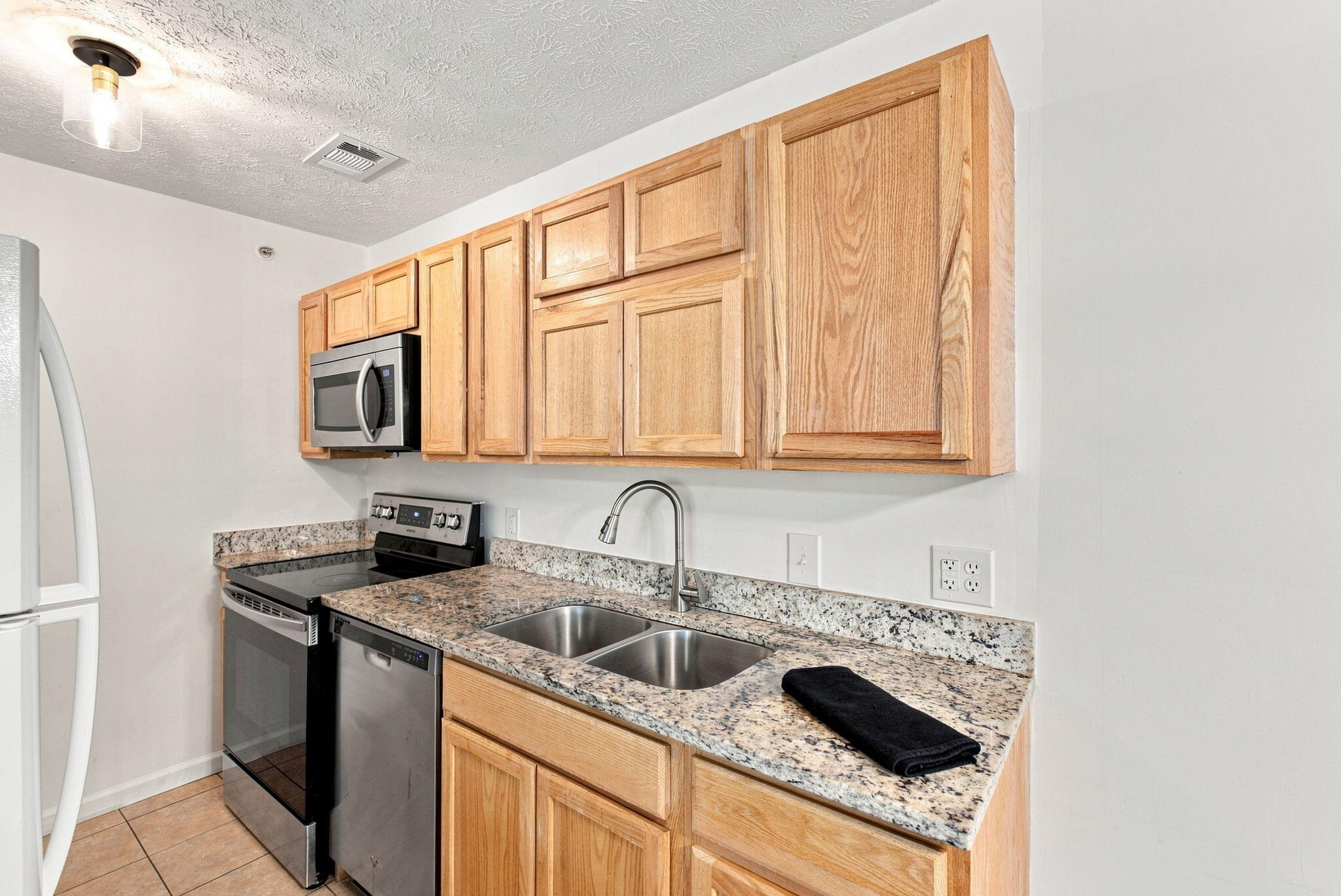 1081 S Broadway 301 Property Photo 7