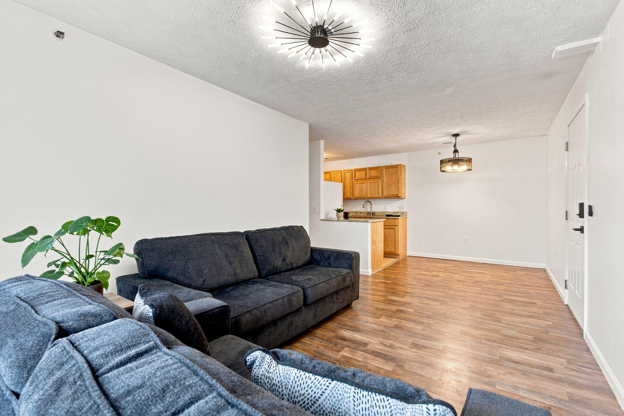 1081 S Broadway 301 Property Photo 10