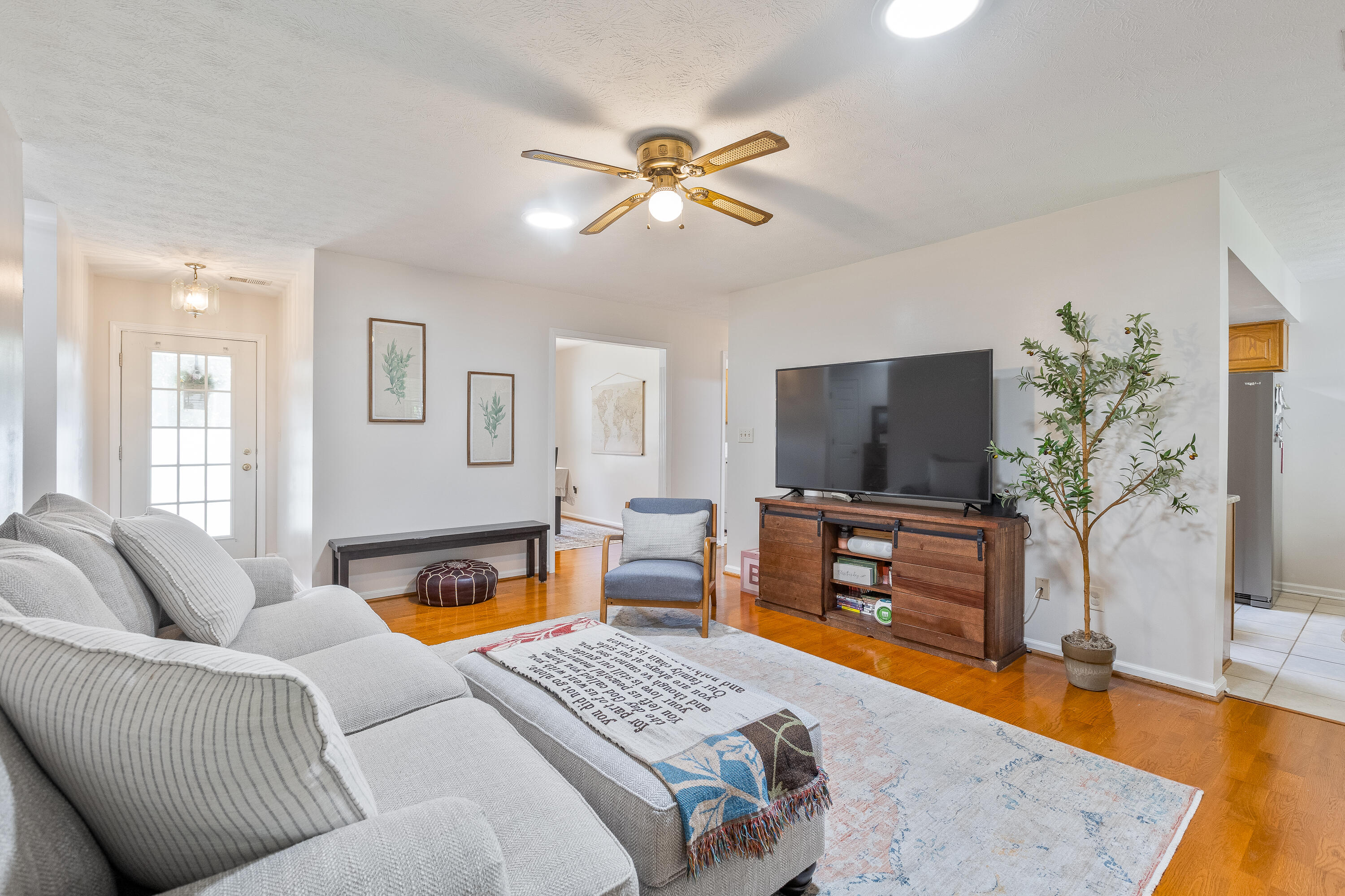 1229 Melody Lane Property Photo 8