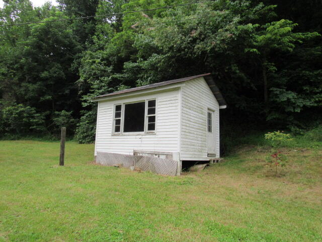 2704 Ky 2004 Property Photo 9
