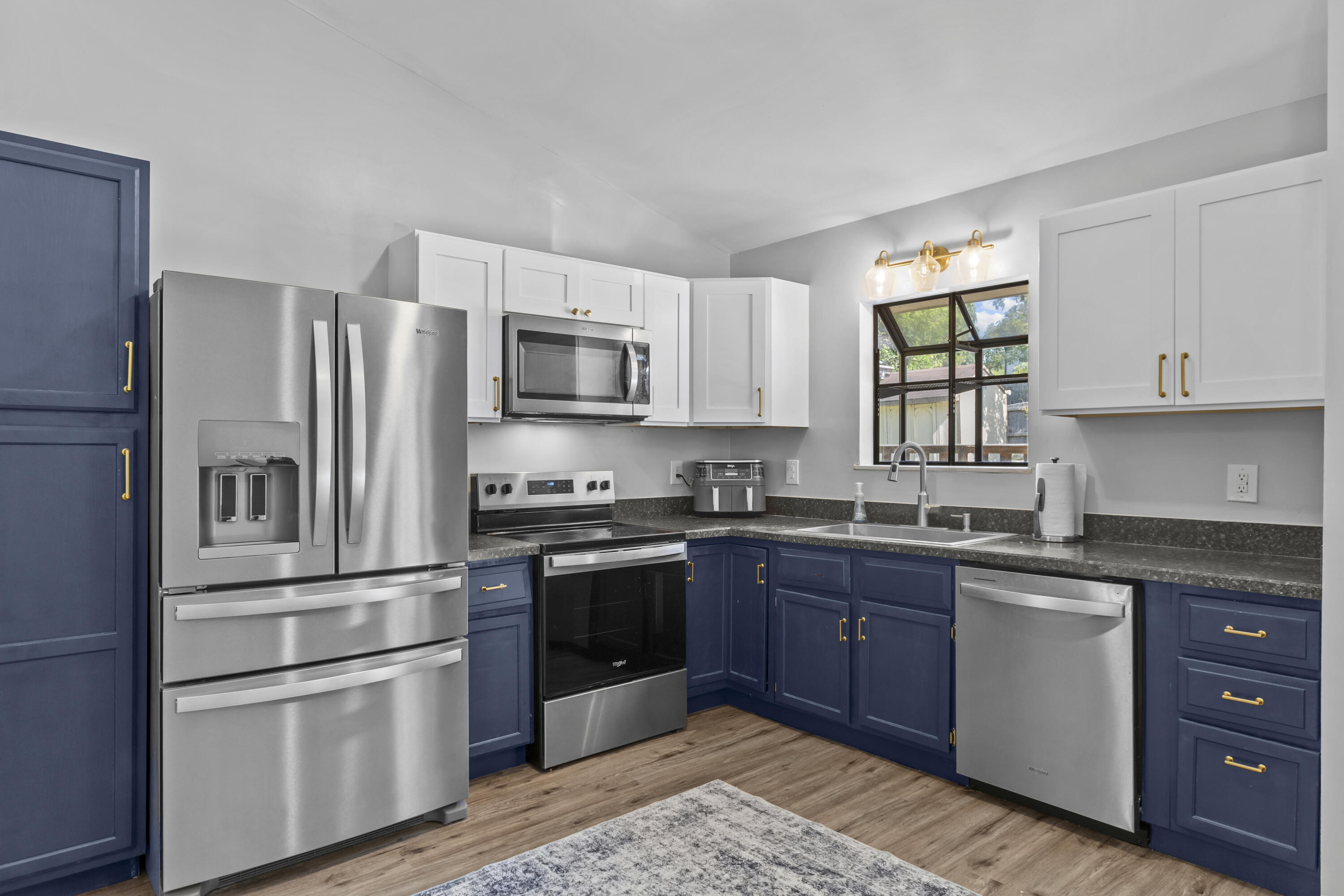 501 Southwind Terrace Property Photo 4