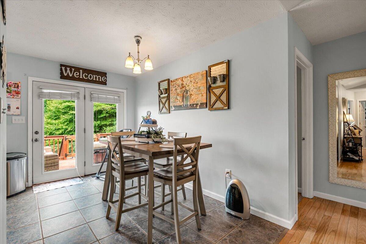 1580 Engle Ridge Road Property Photo 10